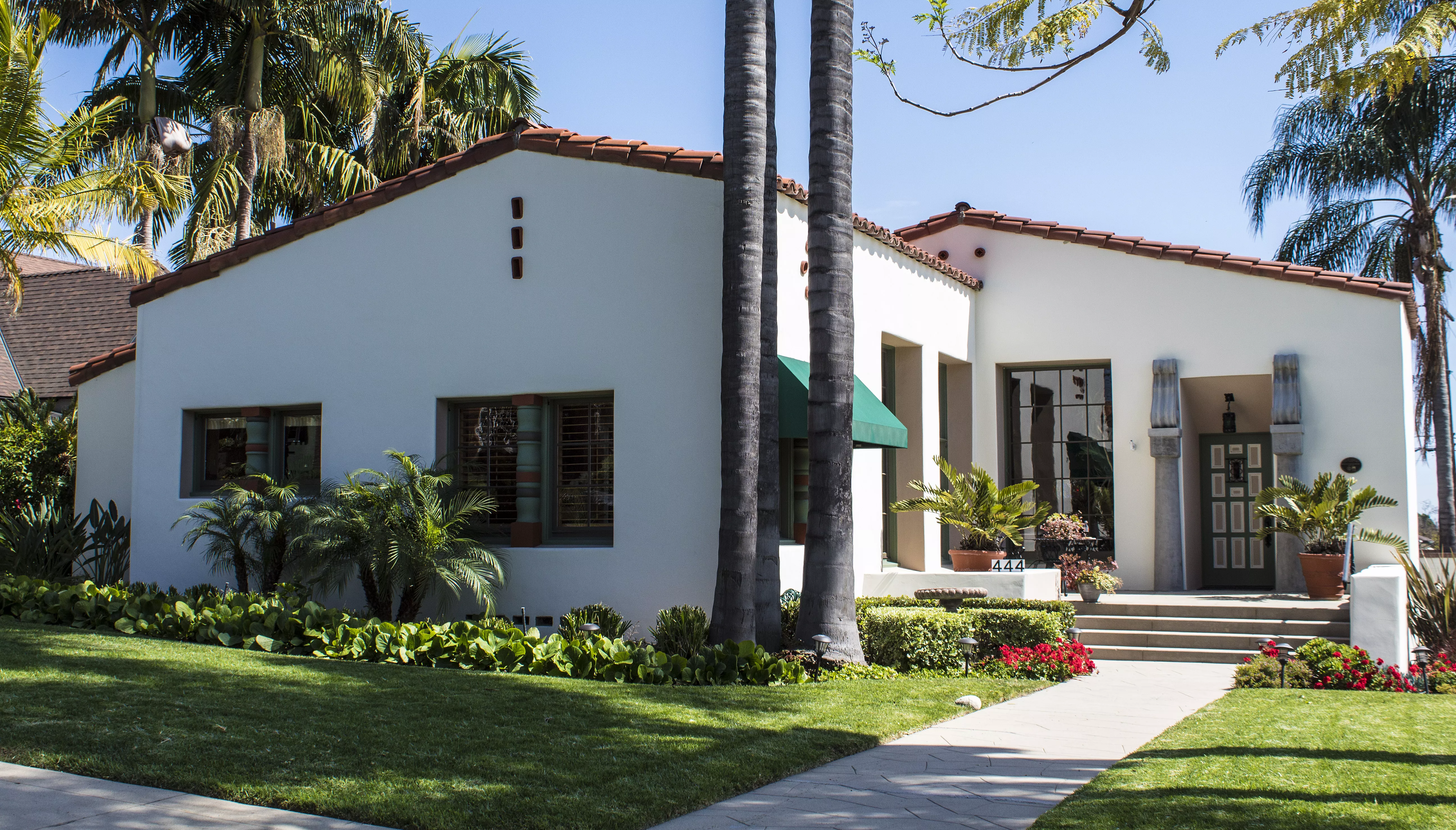 A colored photo of the Hugh Edgar Johnson House in 2019.
