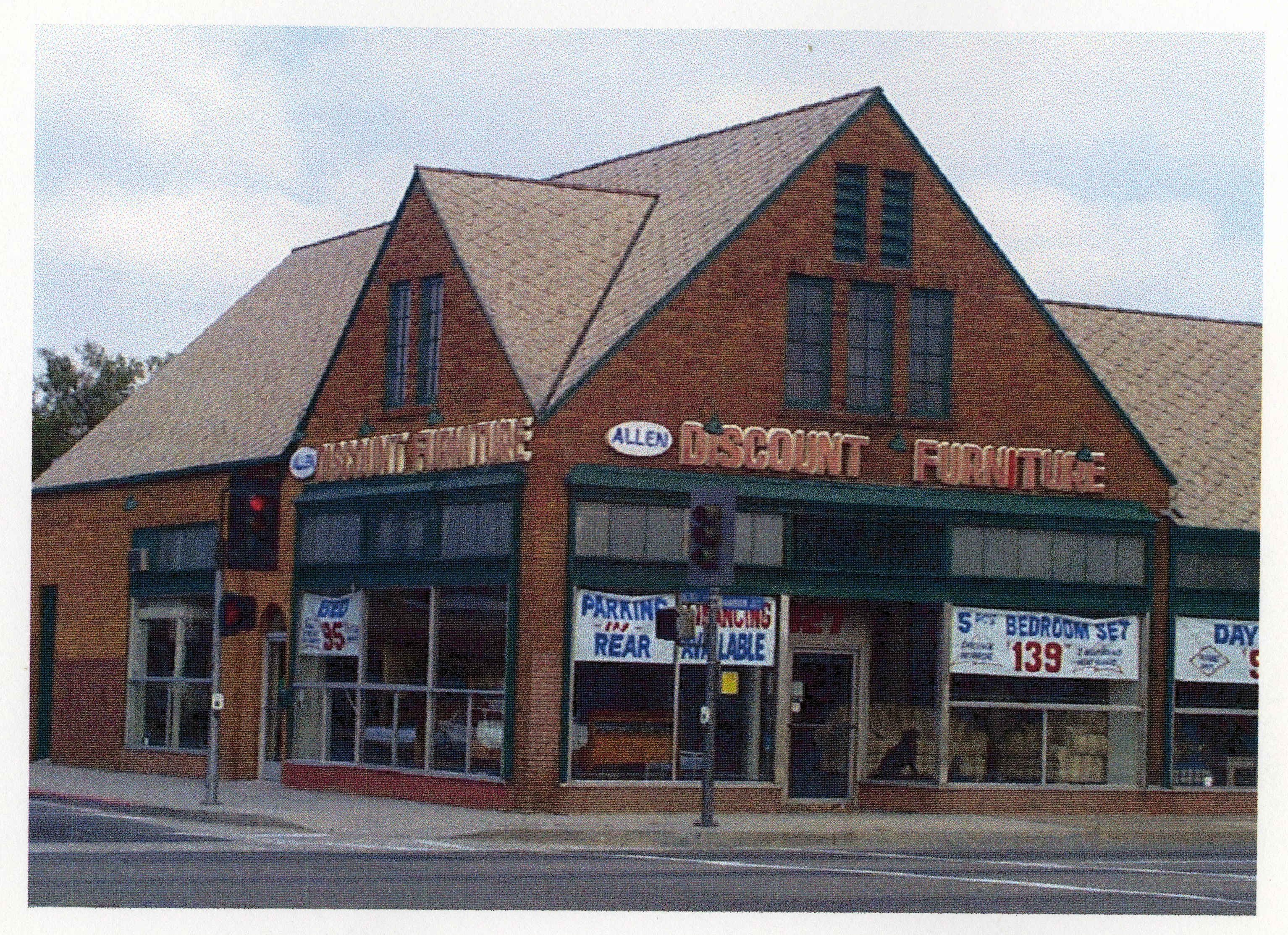 A colored photo of the exterior of the Emil Dreyfus Building in 2000.