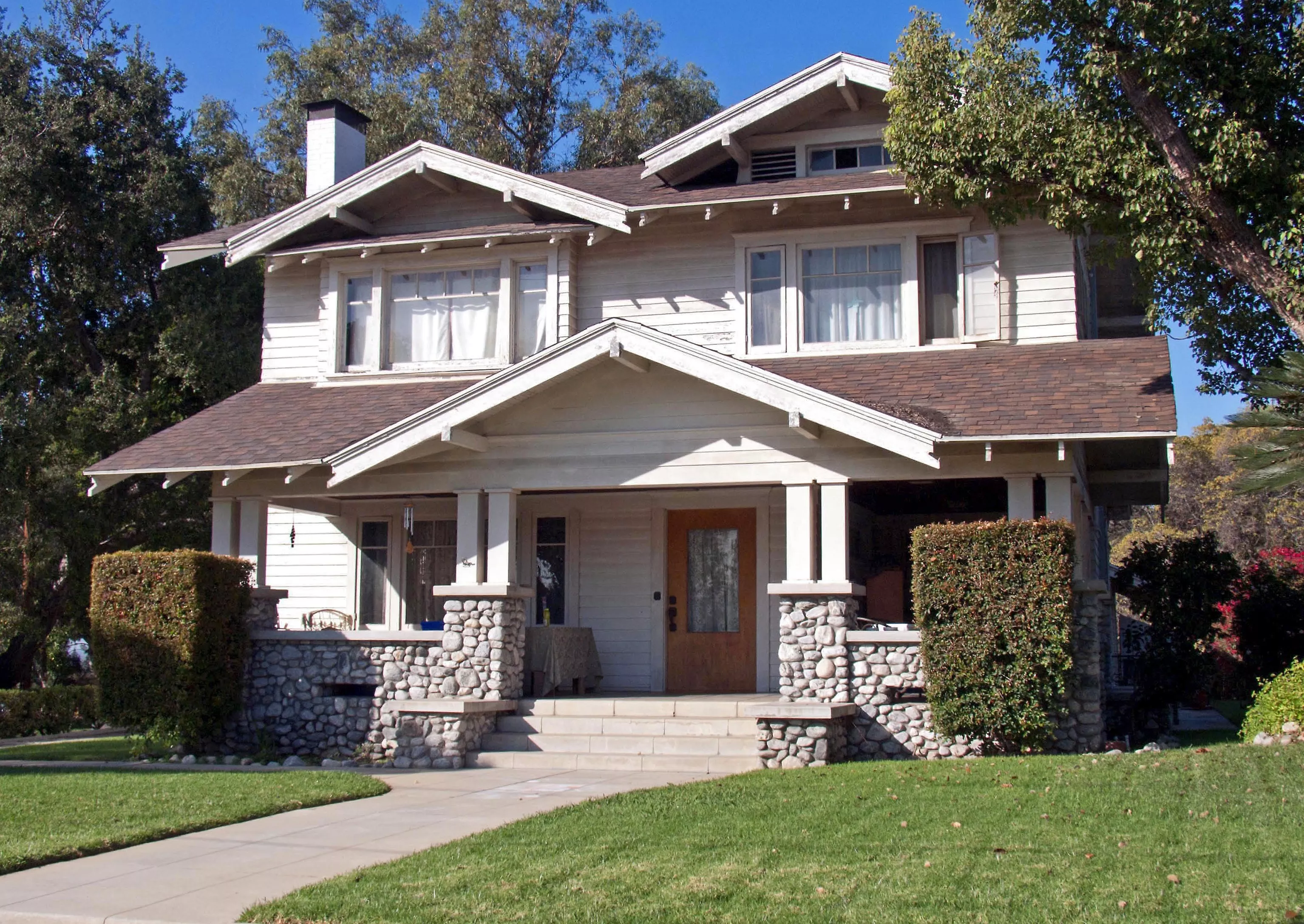 A colored photo of the exterior of the Samuel Fuller House in 2017.