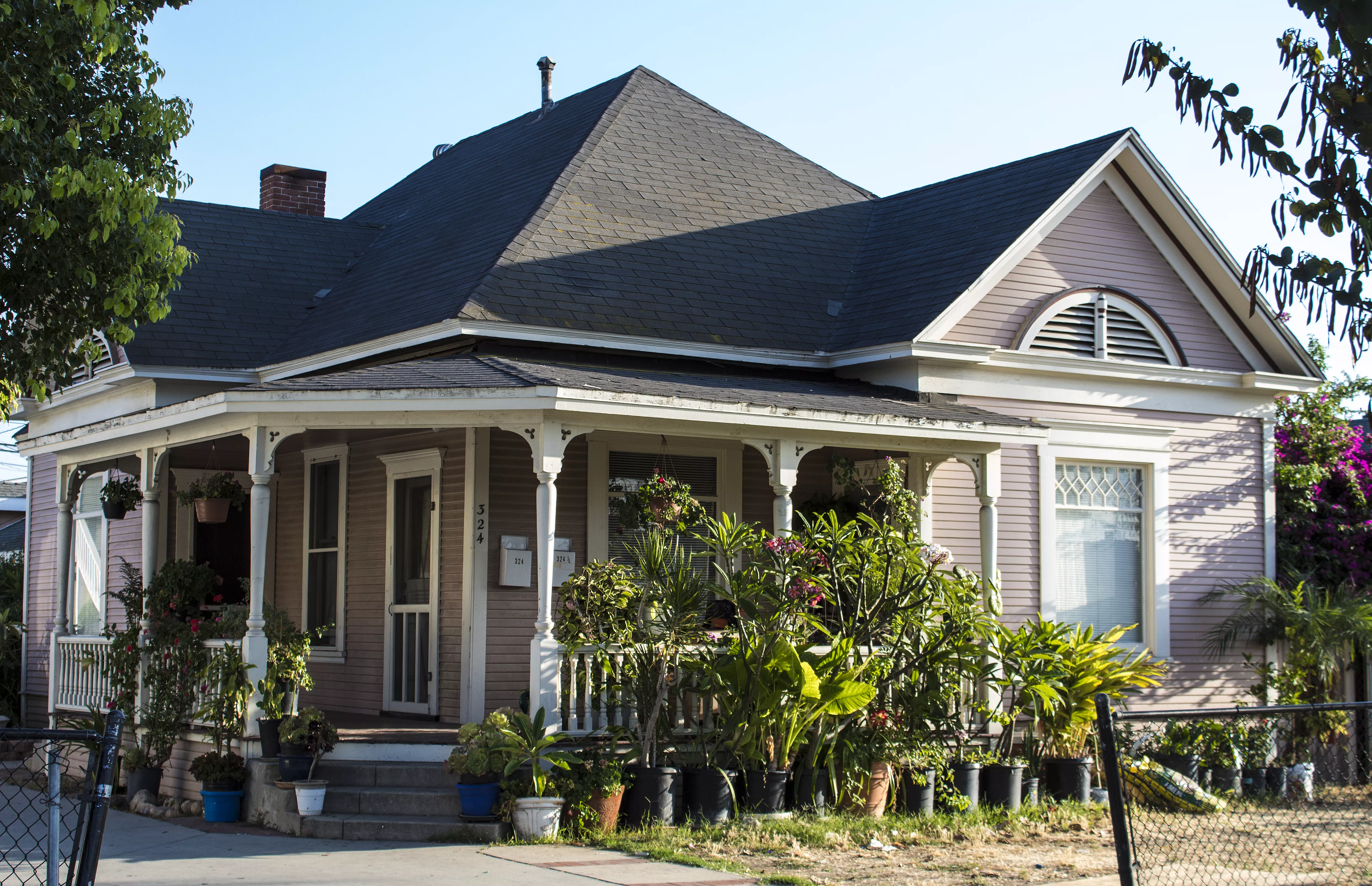 A colored photo of the exterior of the George Annin House in 2017.