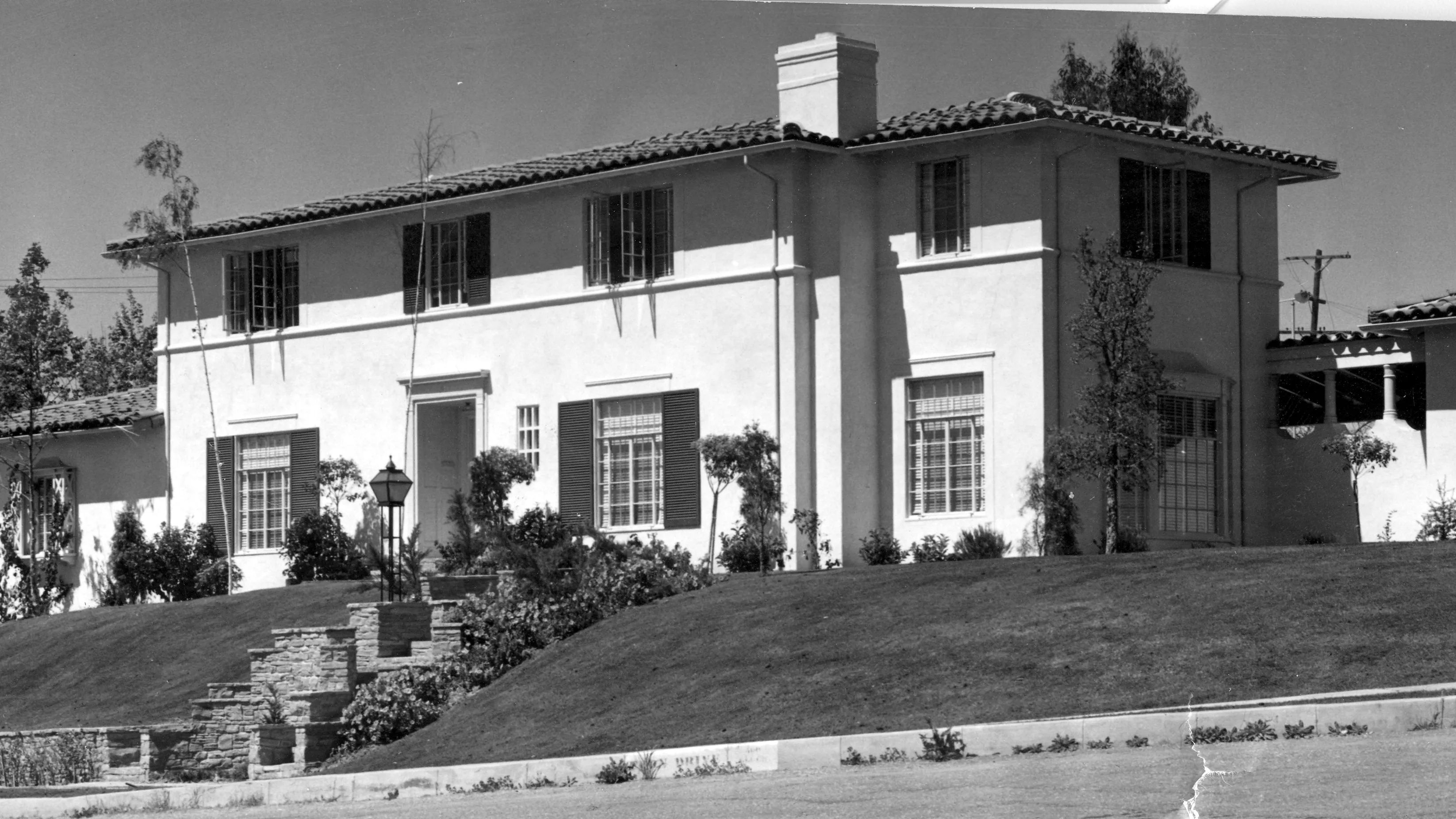 A black and white photograph of the exterior of the W. Arlee Mills House from Richman.