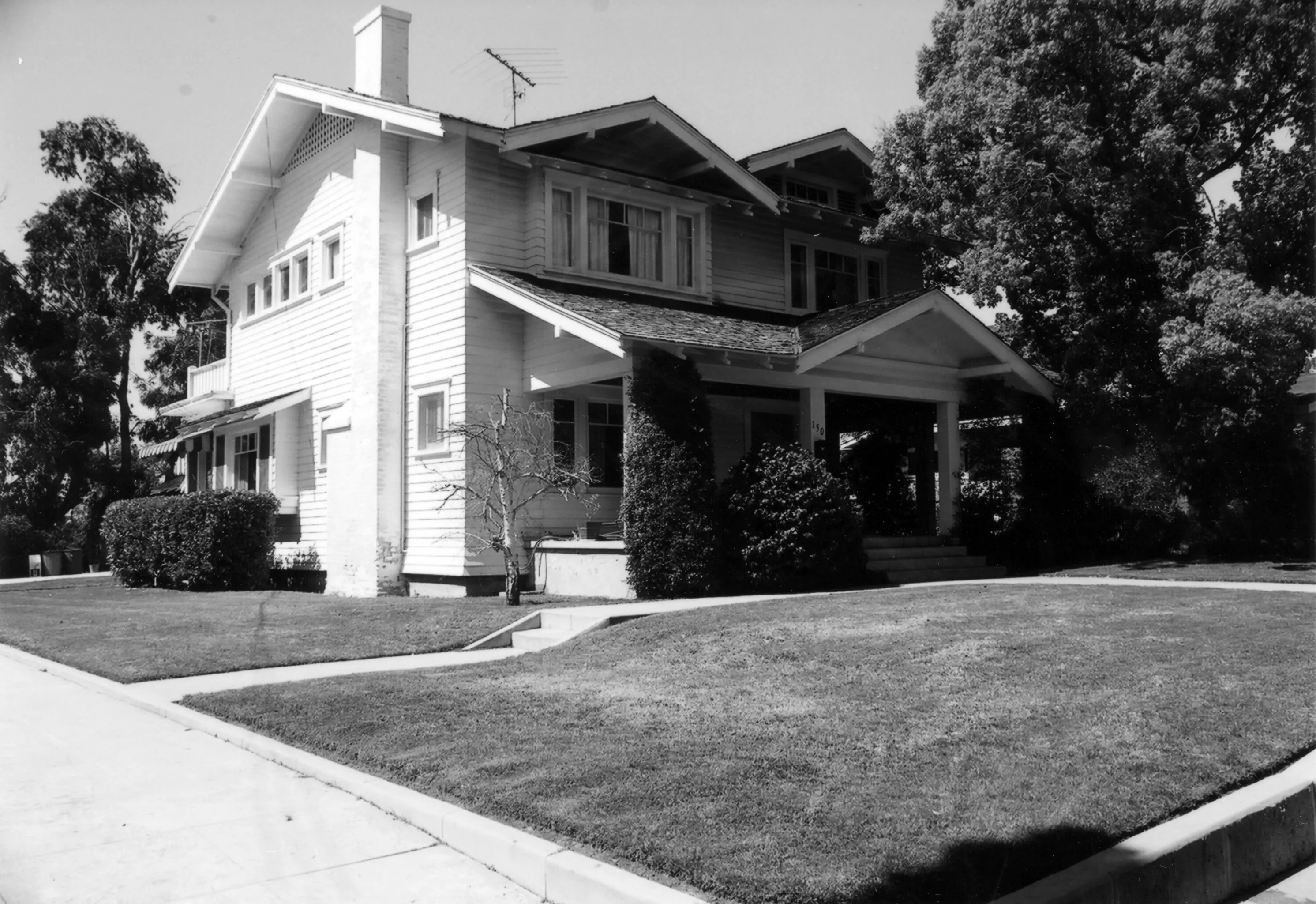 A black and white photograph of the Samuel Fuller House for the Historical Building Survey in 1978.