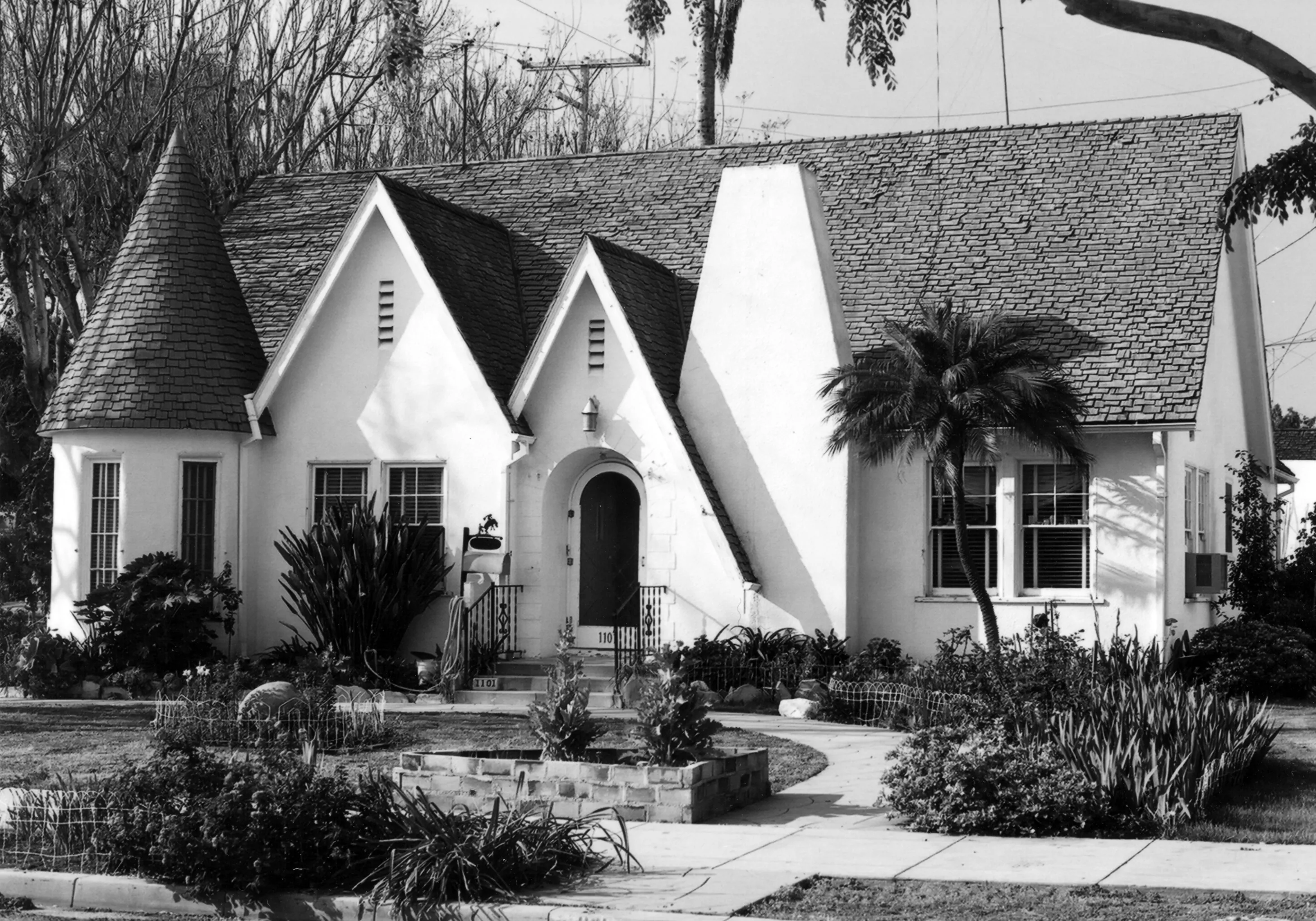 A black and white photograph of the James Conley House for the Historical Building Survey in 1978.