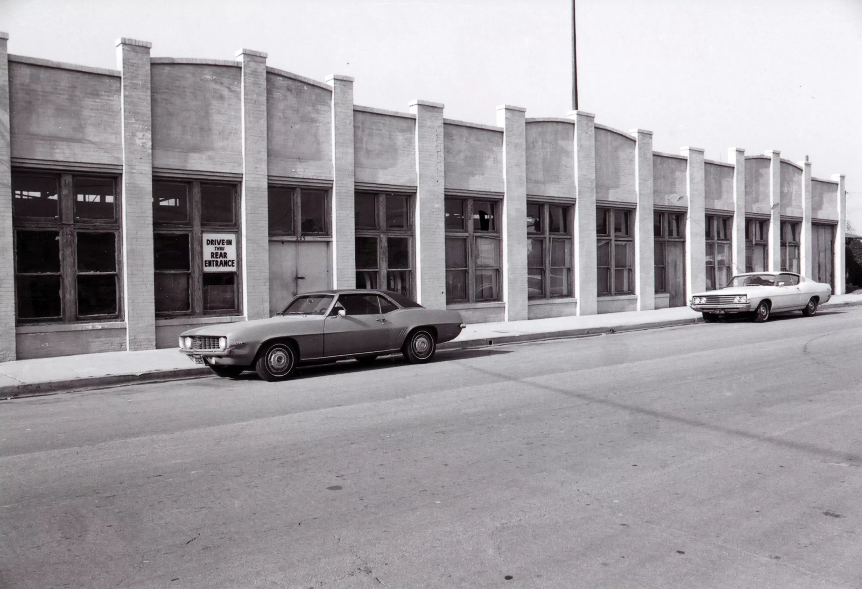 A black and white photograph of the Sanitary Laundry Building for the Historical Building Survey in 1978.