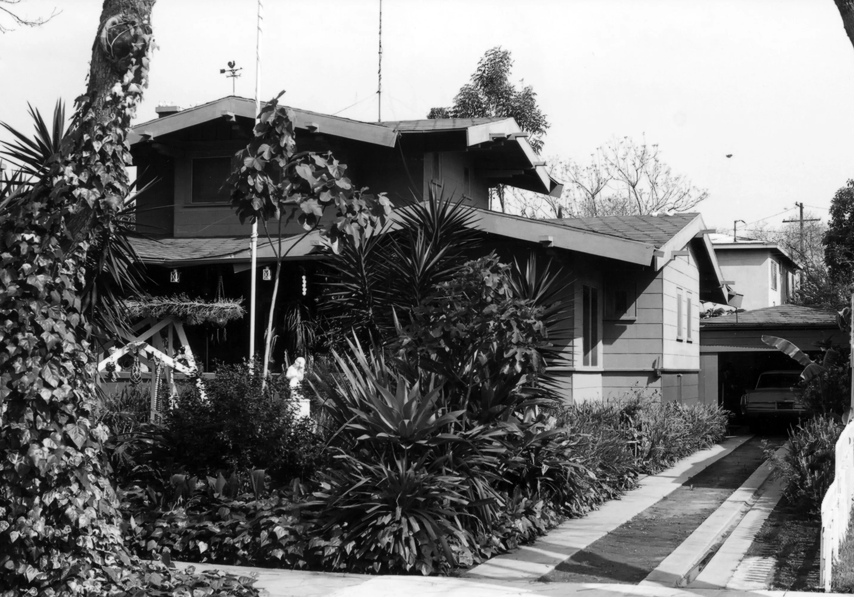 A black and white photograph of the John Phillips House for the Historical Building Survey in 1978.