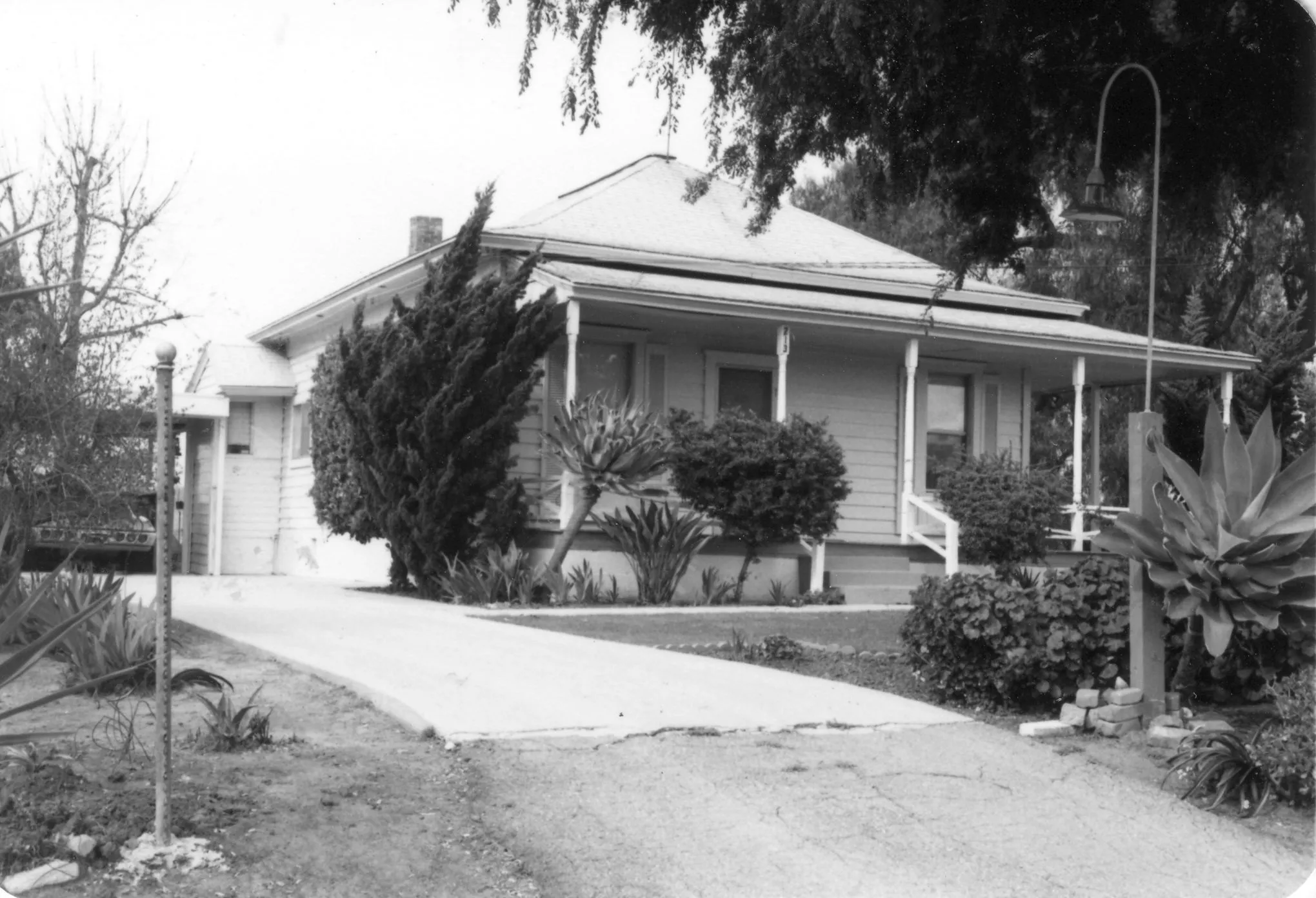 A black and white photograph of the Jacob Stern Ranch/Noutary House for the Historical Building Survey in 1978.