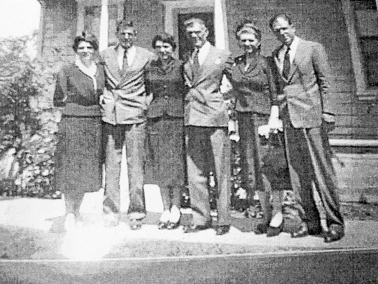 A black and white photograph of six members of the Noutary family standing next to each other to pose for the photo in 1947.