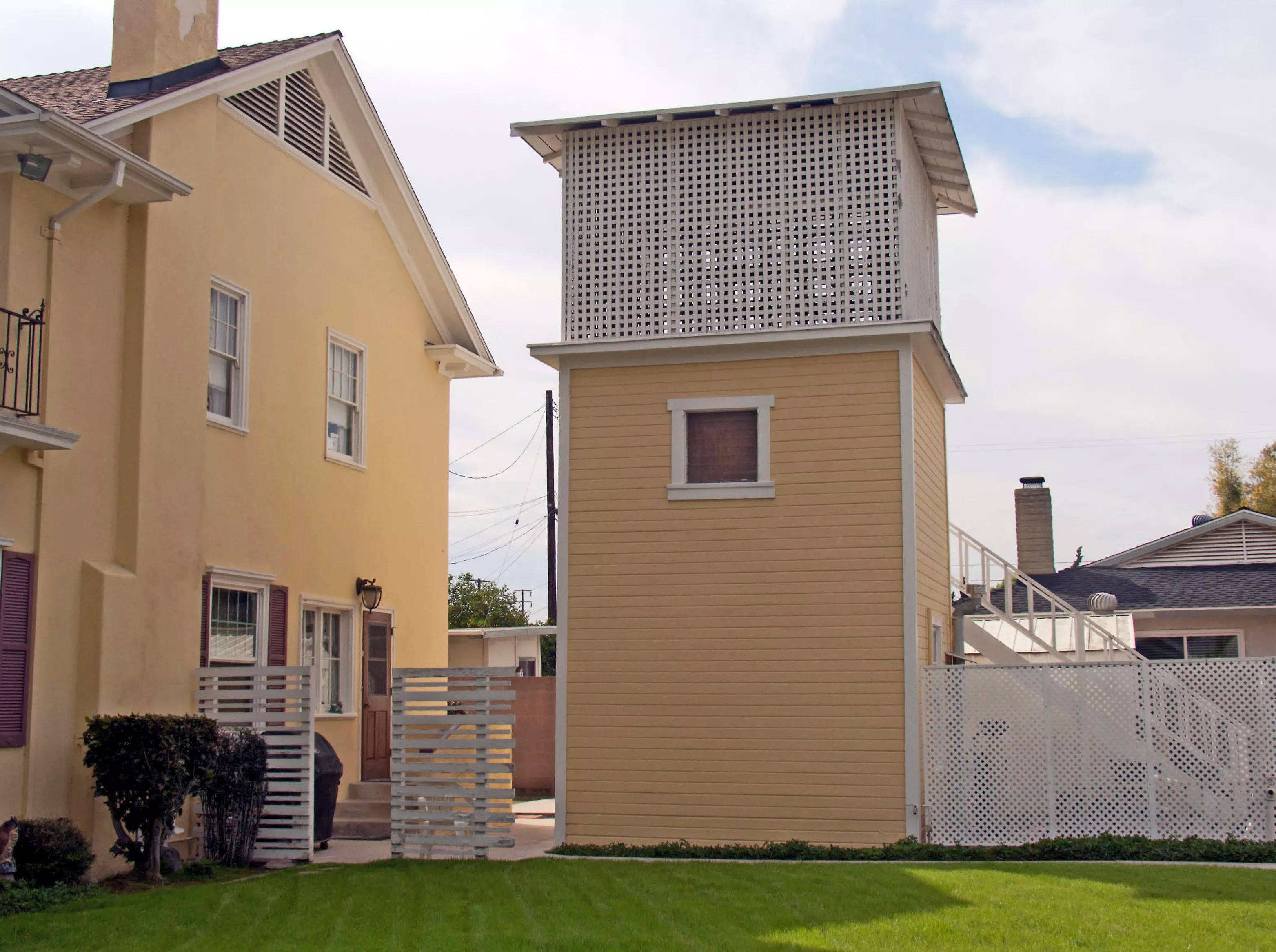 A colored photo of the Pump House, part of the Lilburn Gardiner House, in 2017.