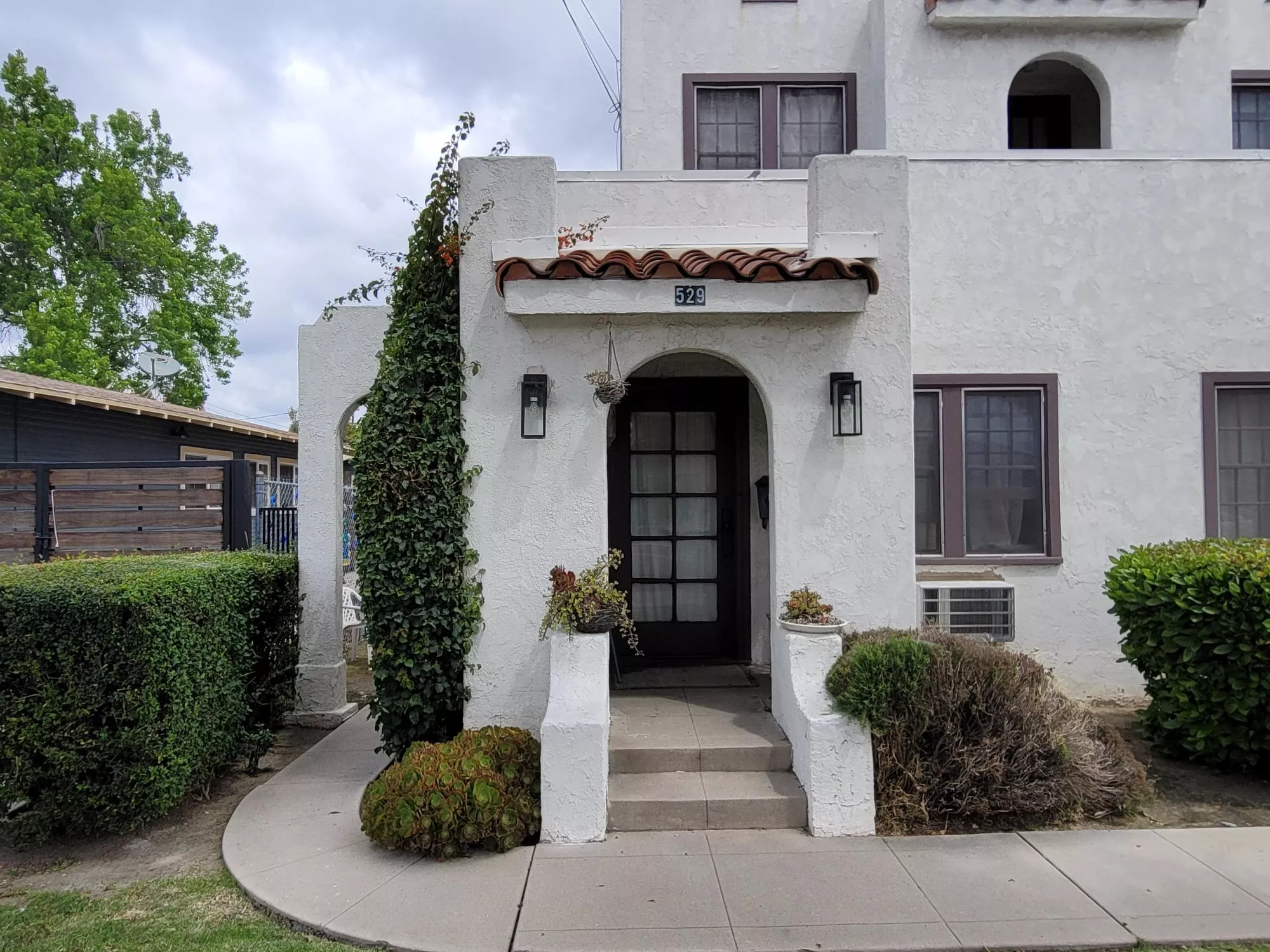 A colored photo of the south side unit entrance of the Jesse Ellis Apartments in 2025.