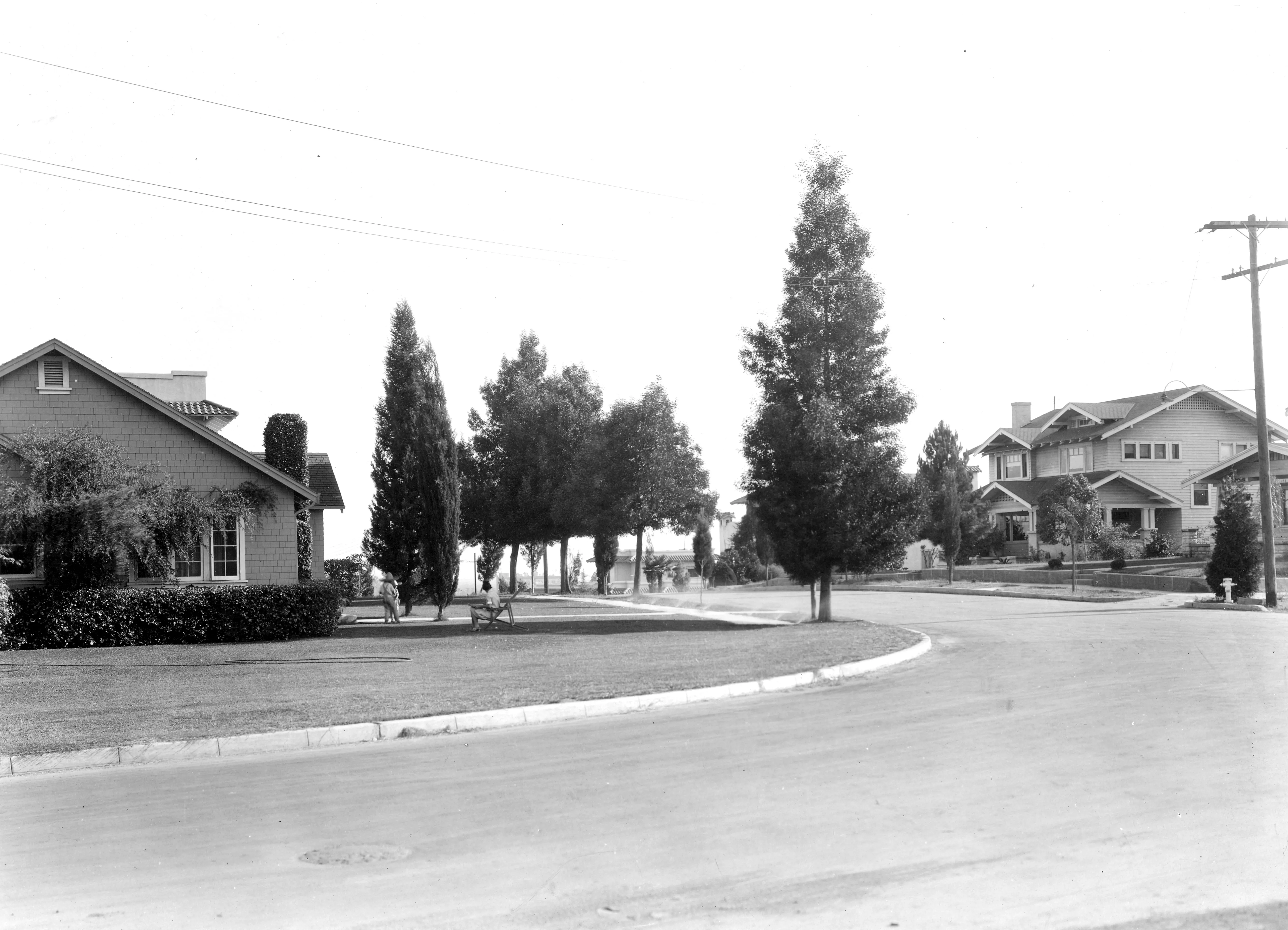 A black and white photograph of the street scene for the Samuel Fuller House in 1927.