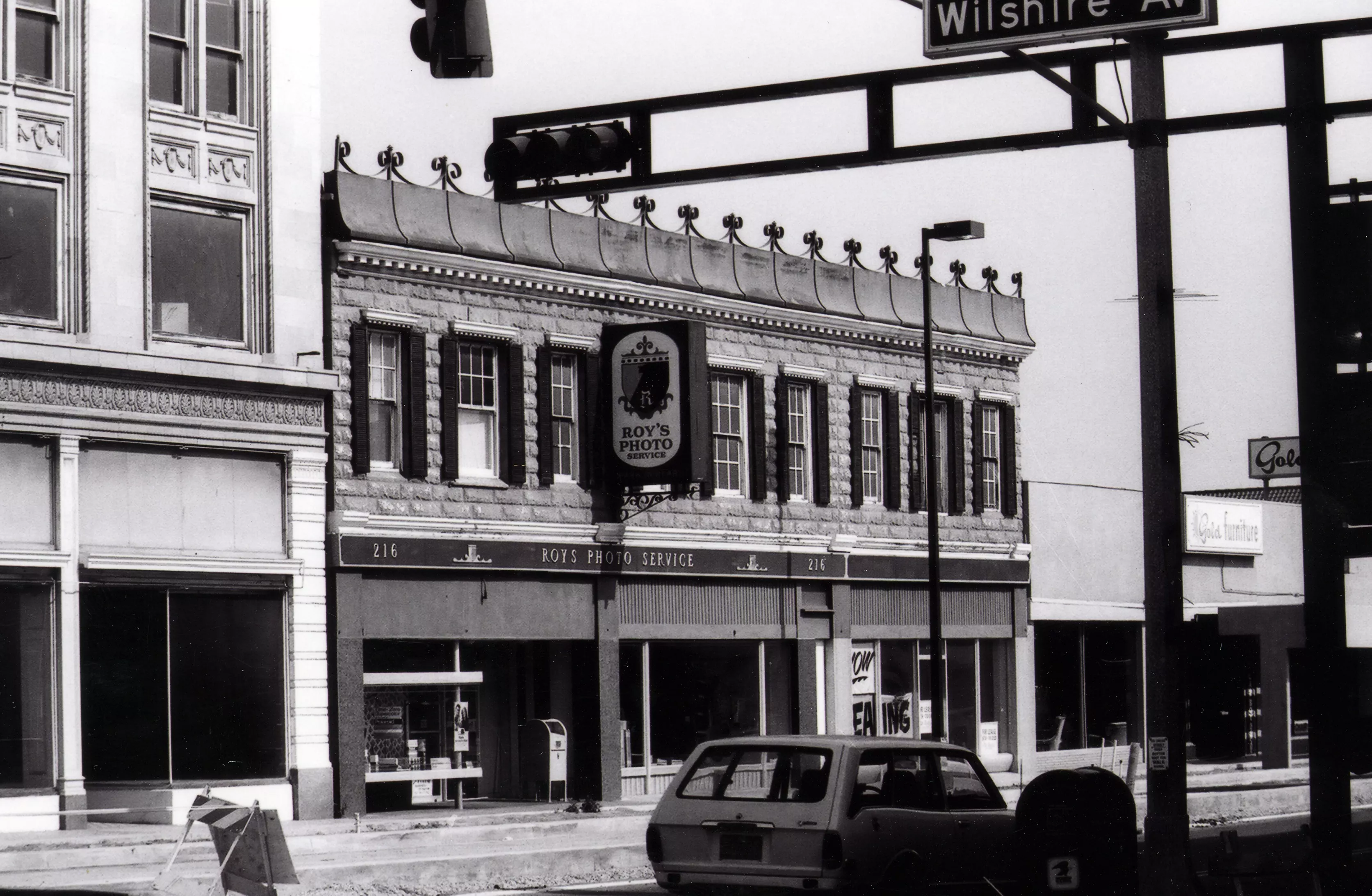 A black and white photograph of the street scene for the Peter Schumacher Building in 1981.