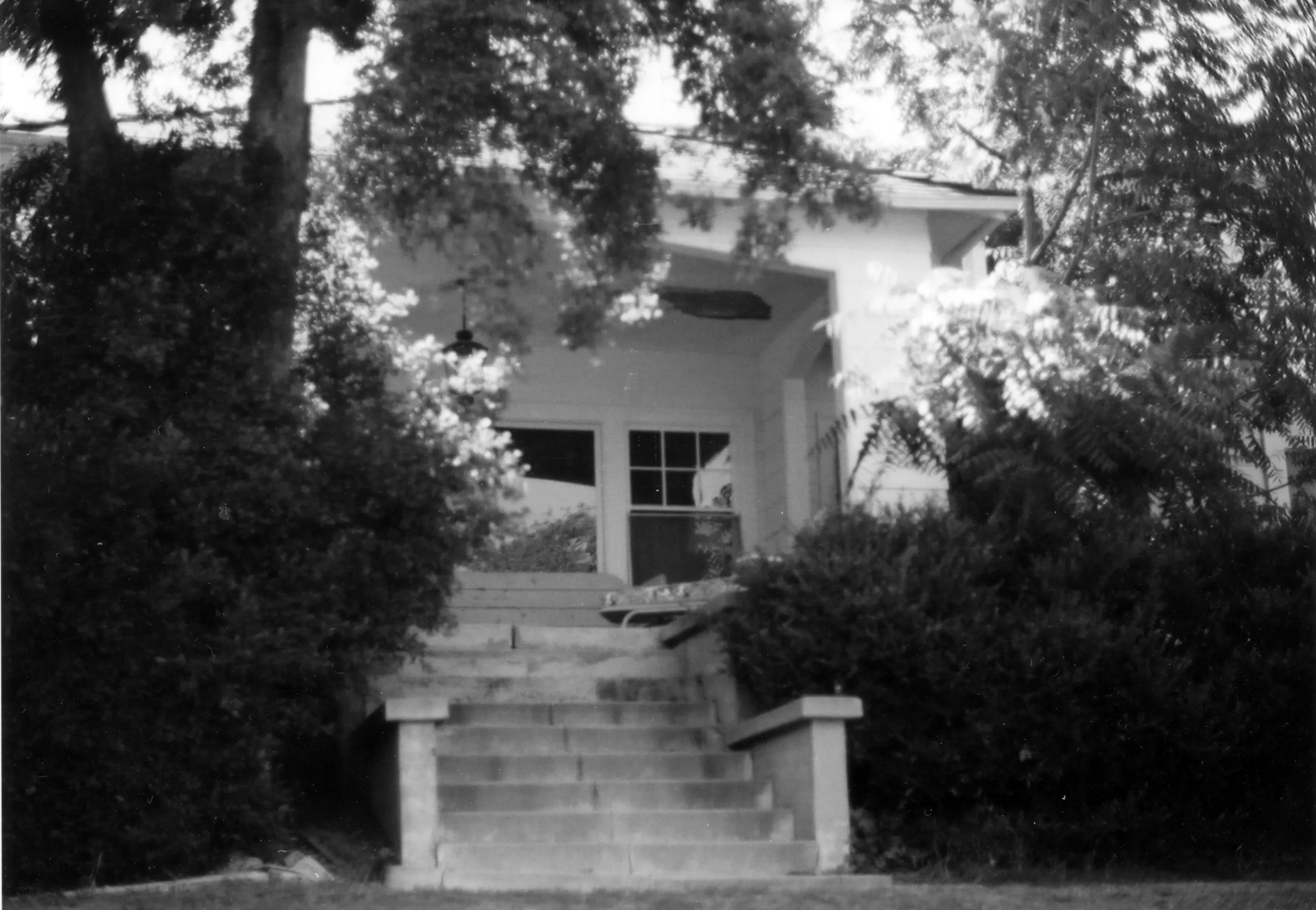 A black and white photograph of the H. Harwood Tracy House for the Historical Building Survey in 1978.