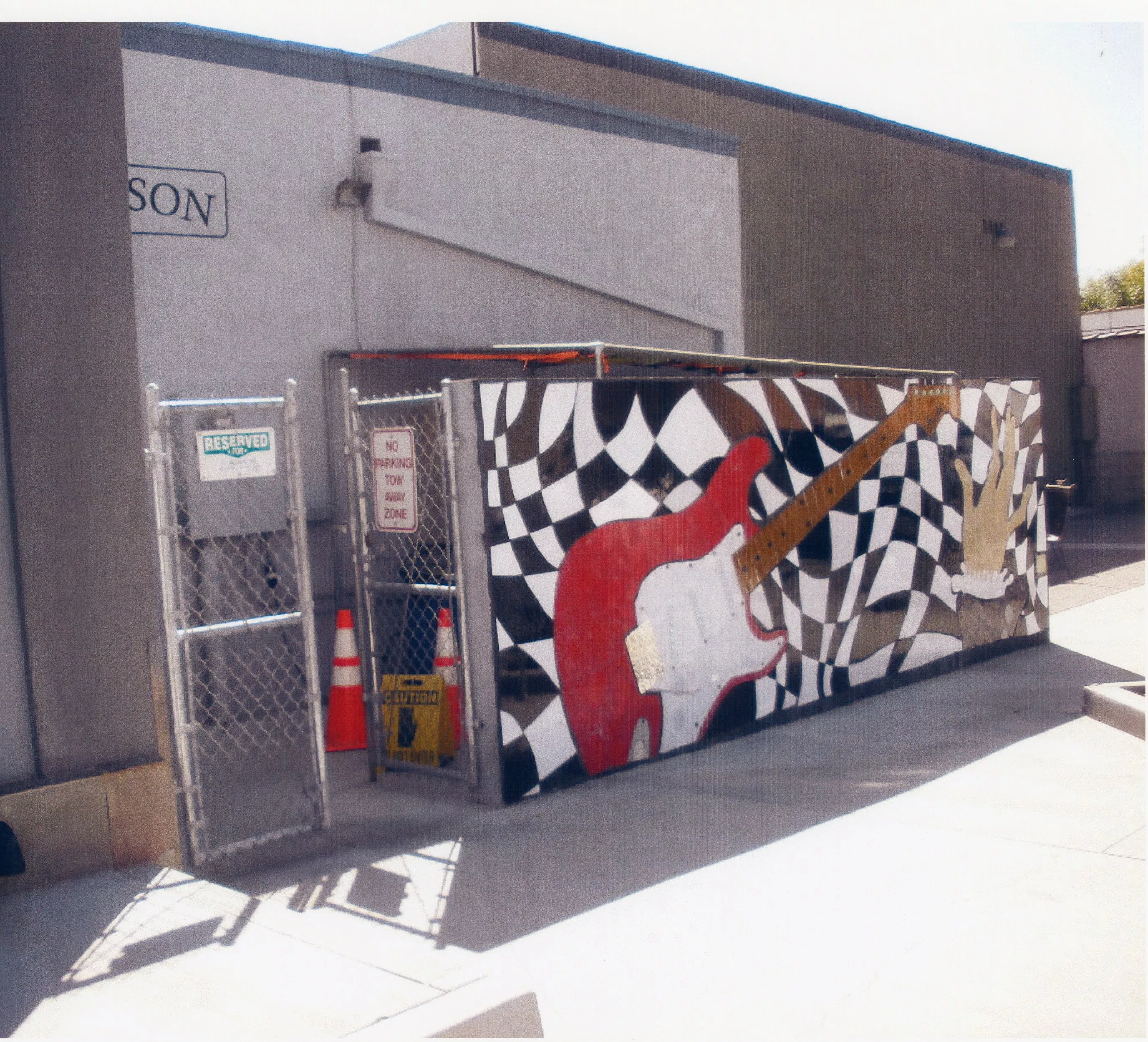 A colored photo of the mural rear exterior of the Leo Fender Radio Shop in 2010.