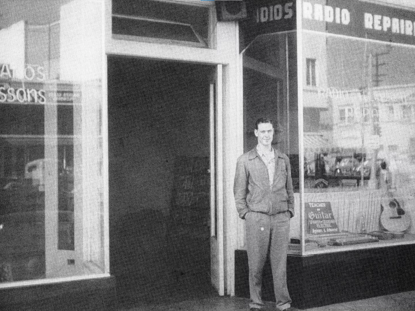 A black and white photograph of the shop entrance for Leo Fender Radio Shop in 1949.