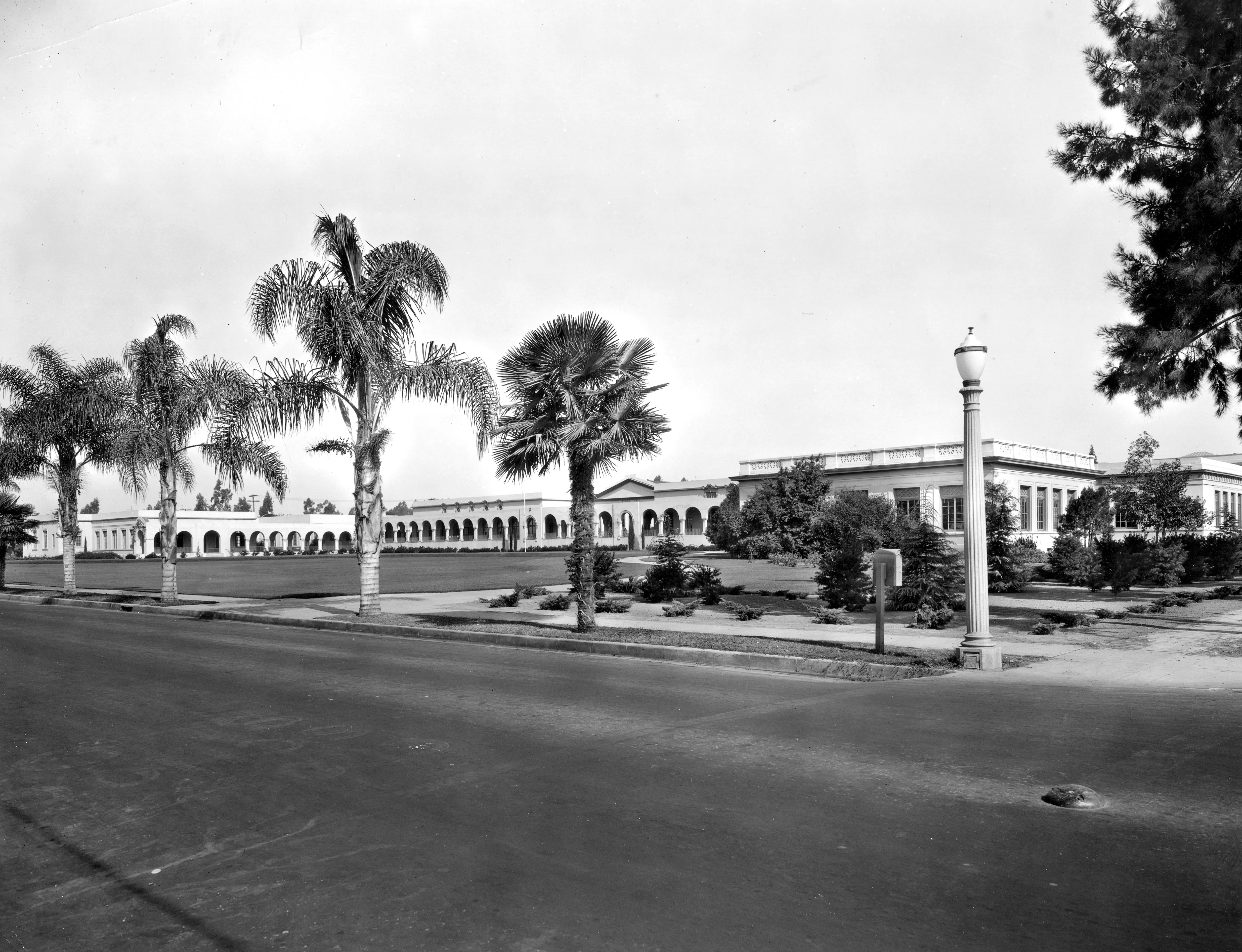 A black and white photograph of the street scene for Fullerton Union High School in 1927.