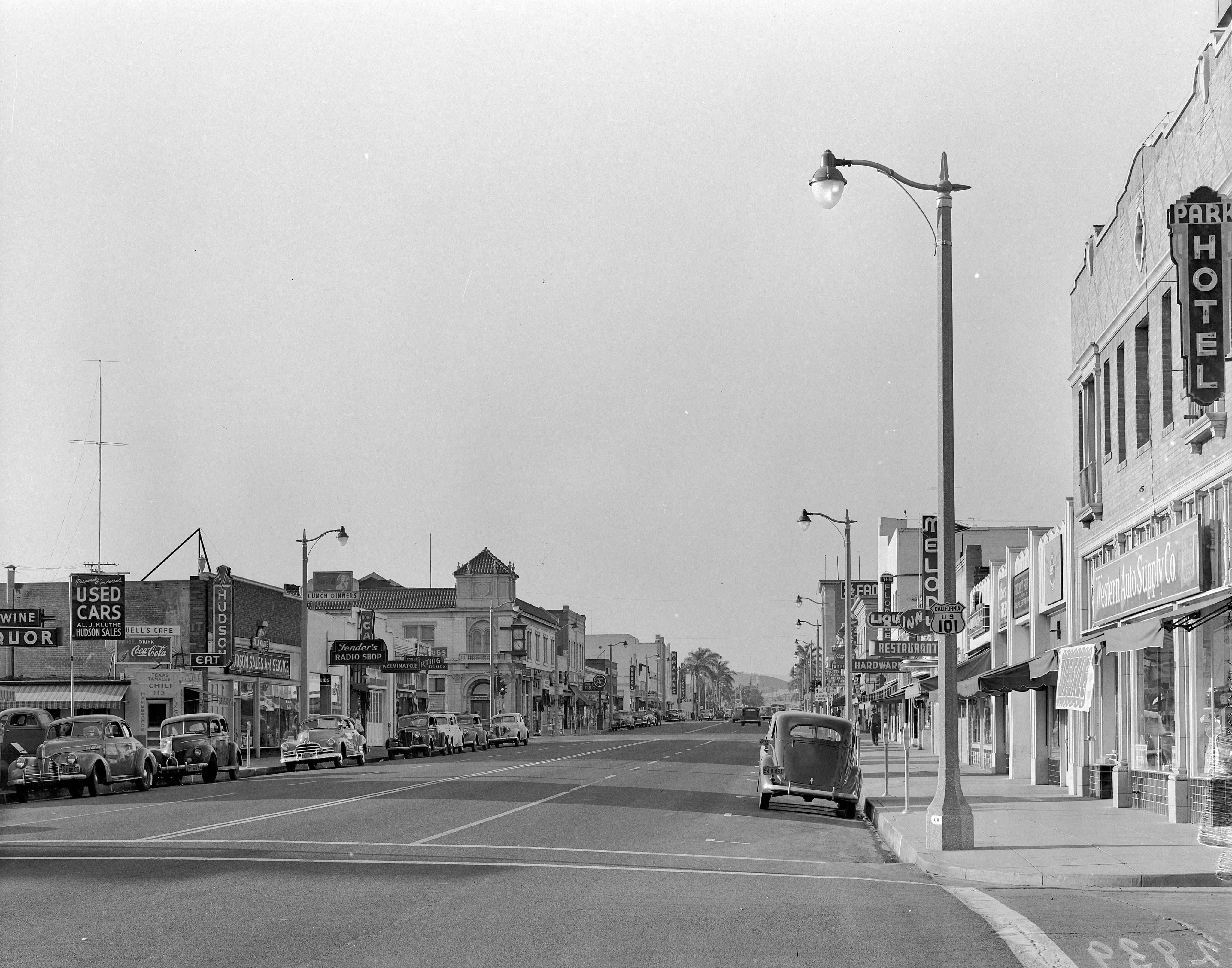 A black and white photograph of the street scene for the Leo Fender Radio Shop during the late 1940s.