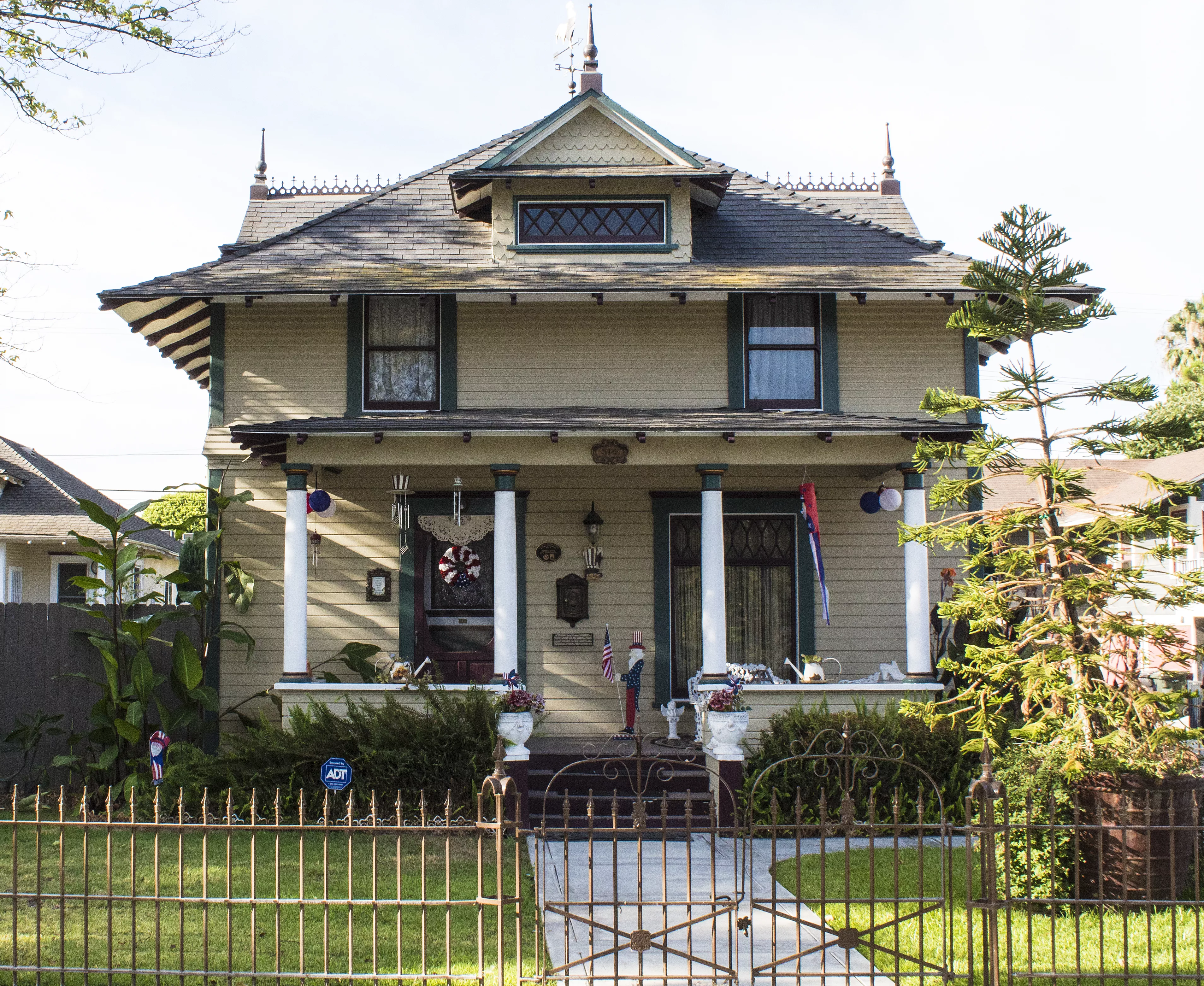 A colored photo of the Herman Russell House in 2017.