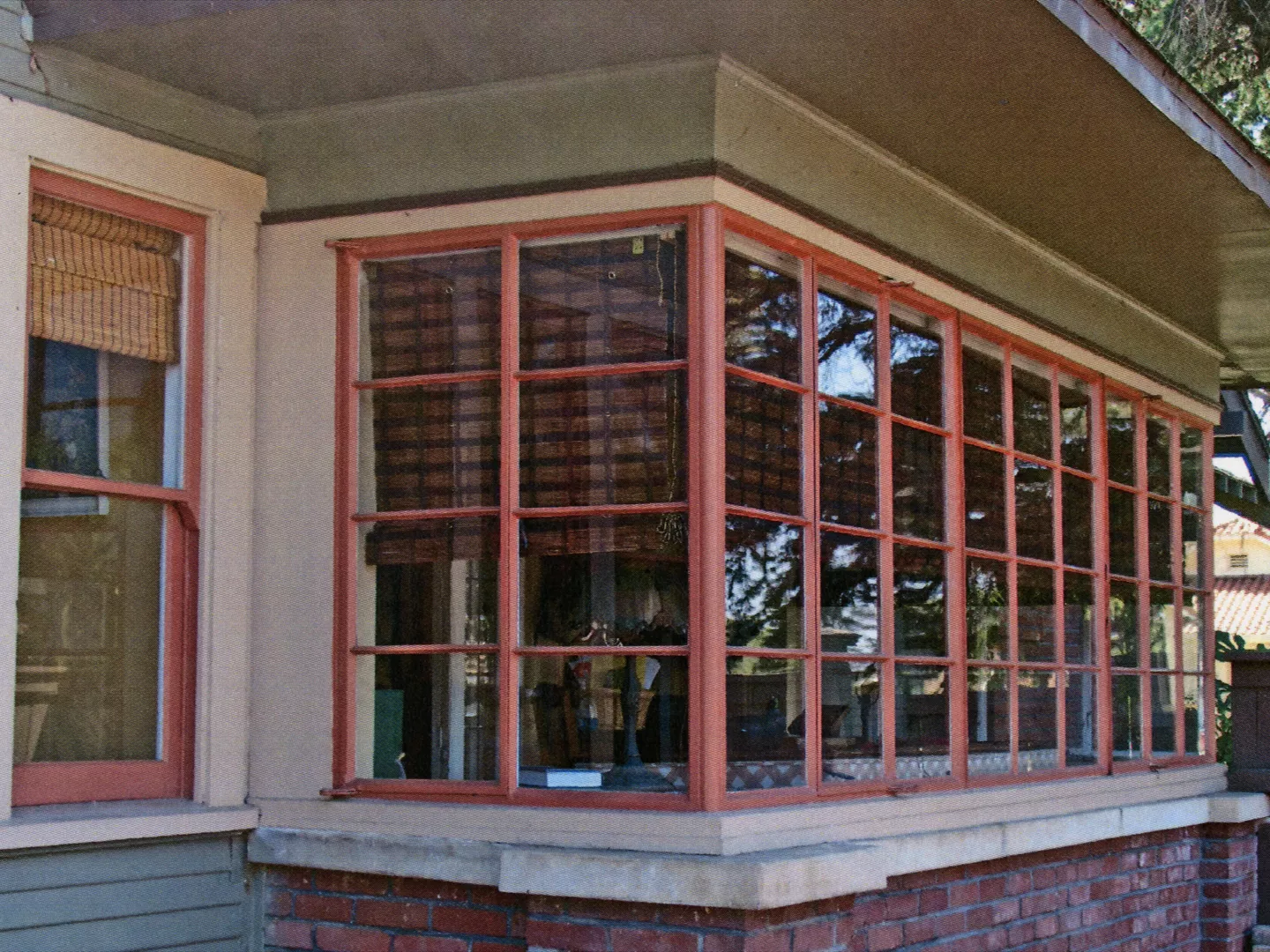 A colored photo of the enclosed sun porch of the Julius Bradford House in 2013.