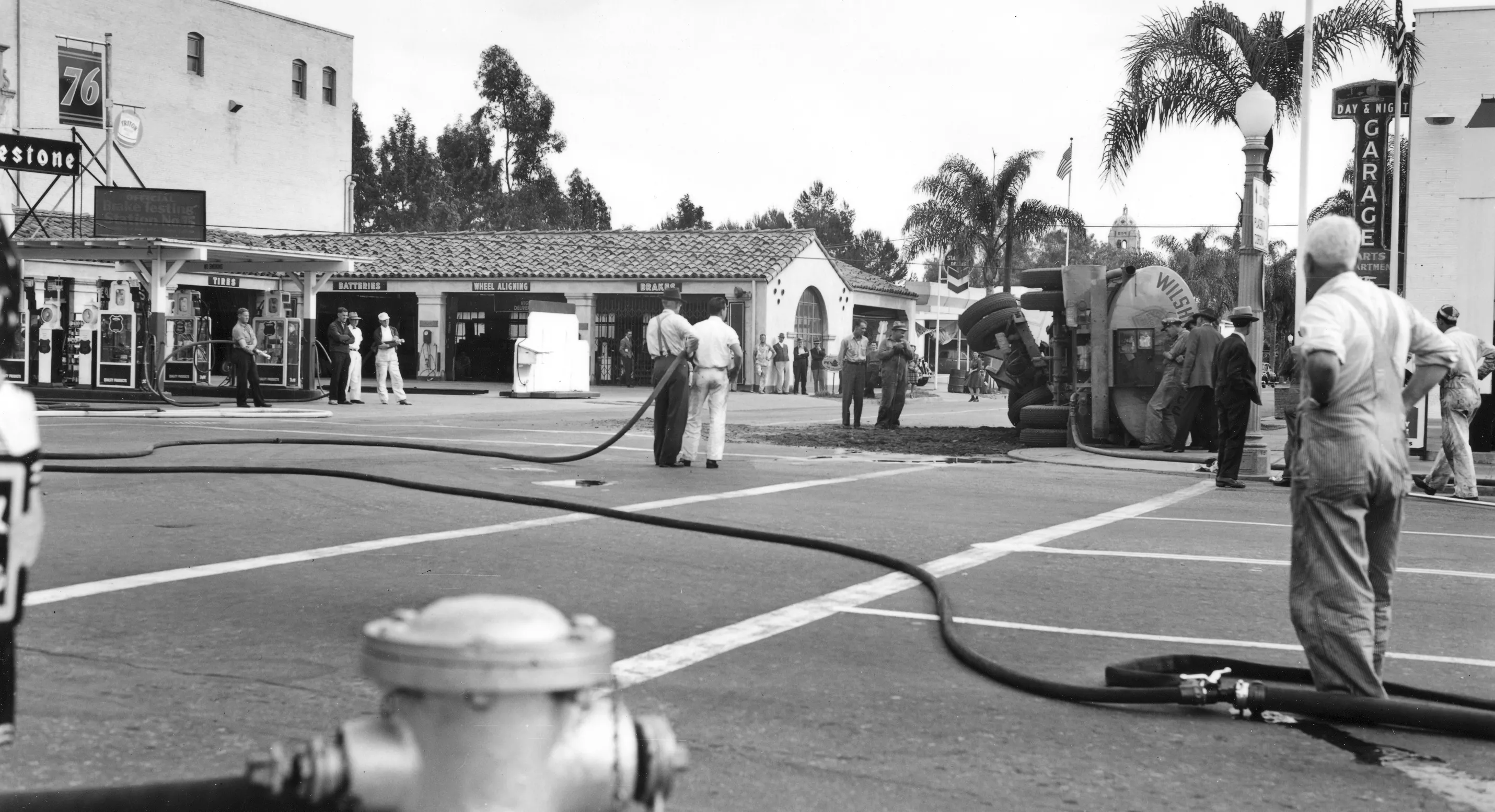 A black and white photograph of the exterior of the Firestone Tire Service Building in 1941.