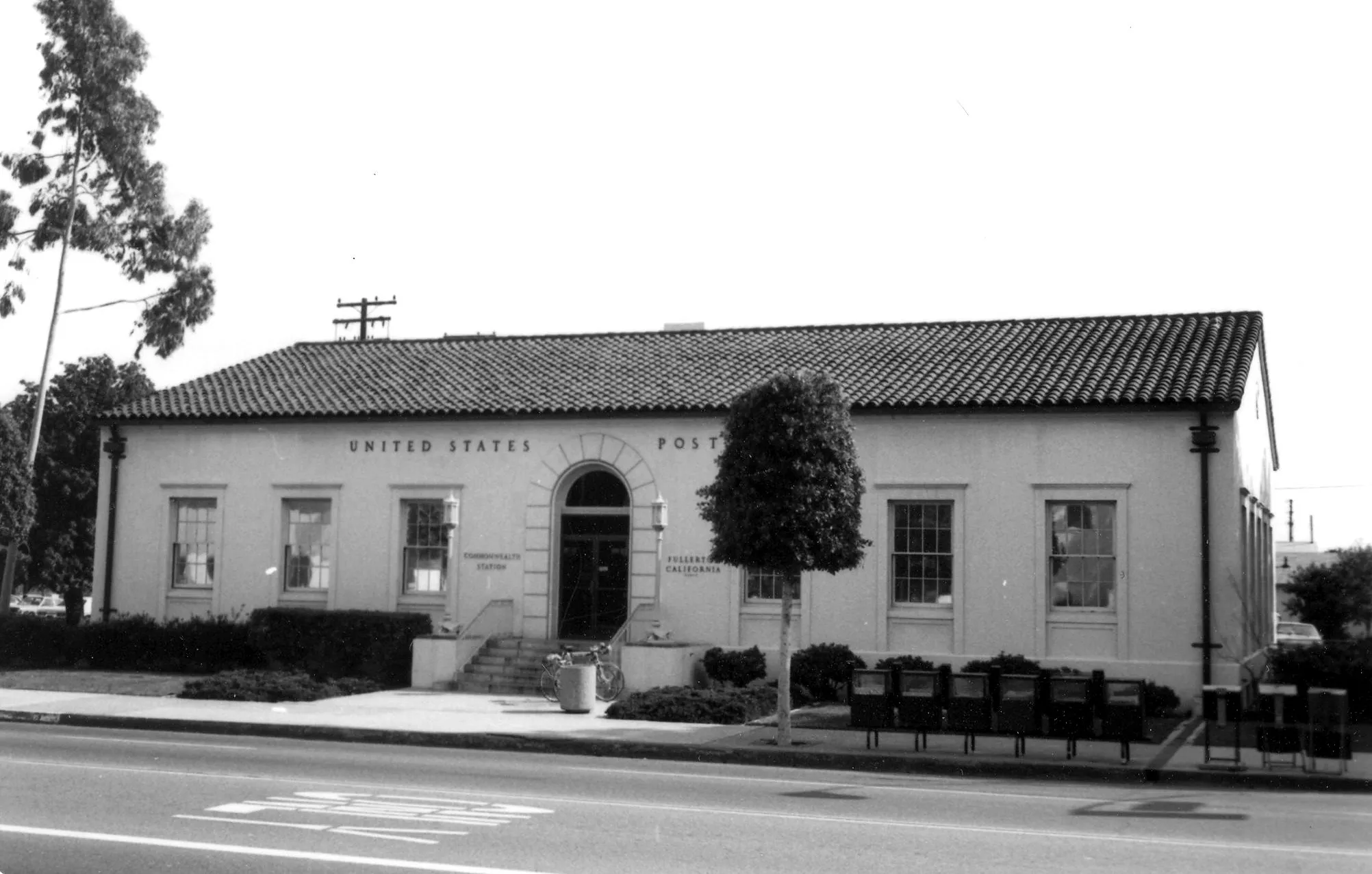 A black and white photograph of the Commonwealth Post Office for the Historical Building Survey in 1978.
