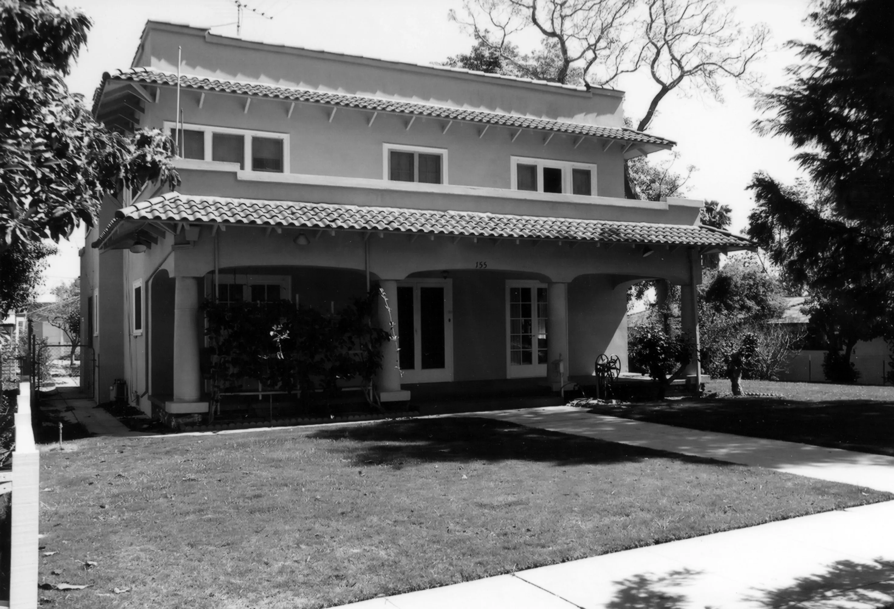 A black and white photograph of the Anita Shepardson House for the Historical Building Survey in 1978.