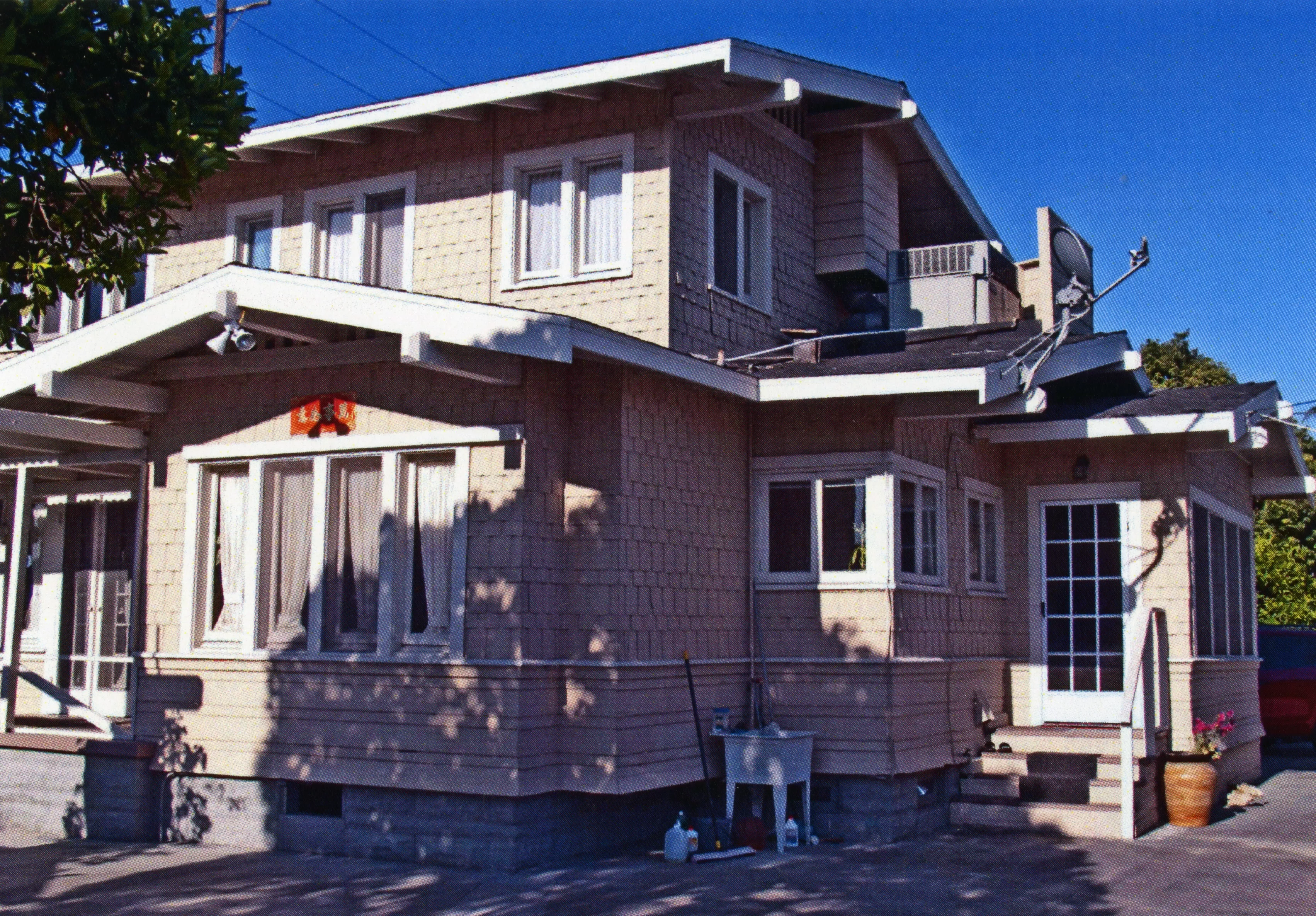A colored photo of the west side exterior of the Clarence Spencer House in 2013.