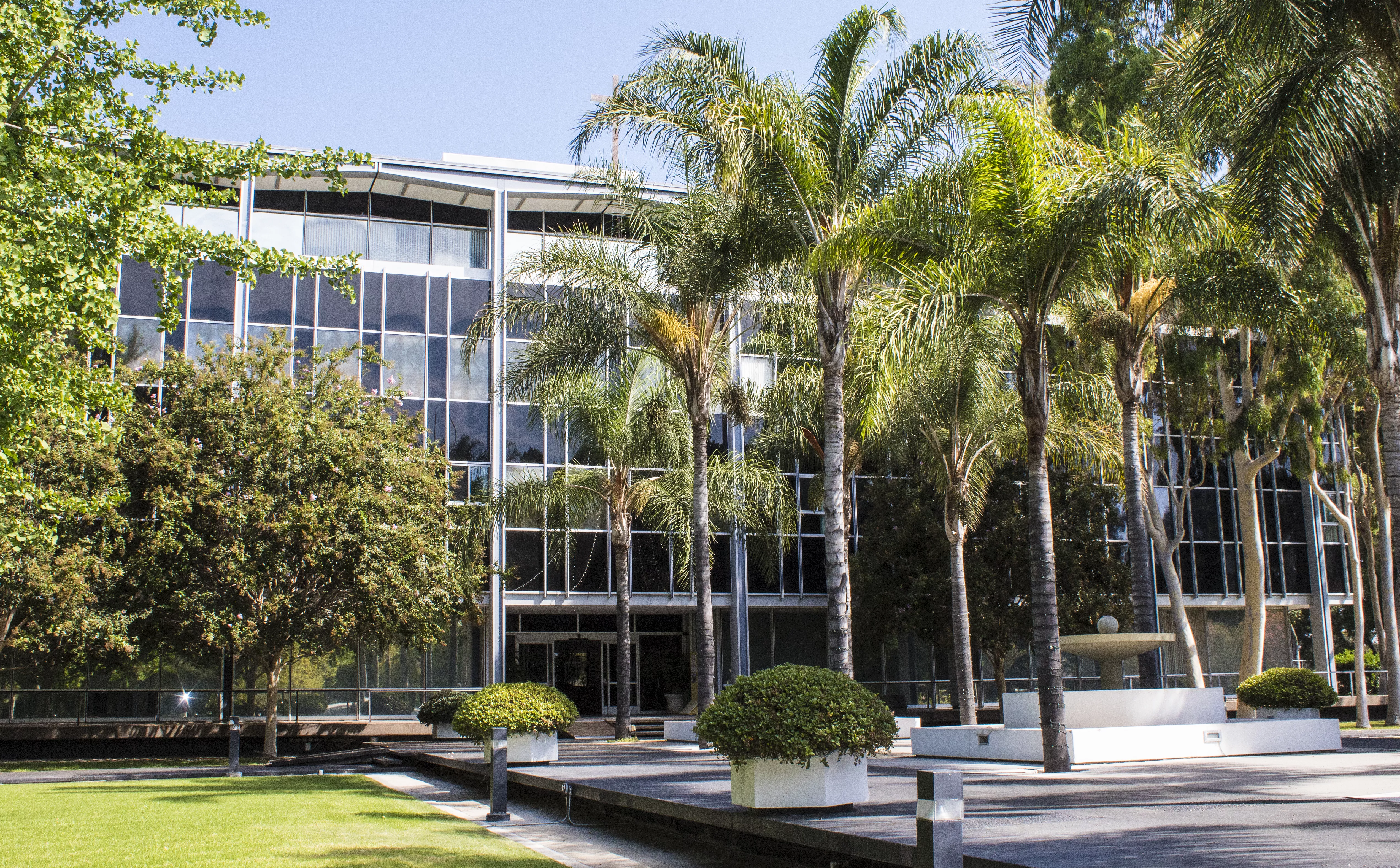A colored photo of the Hunt Headquarters in 2018.