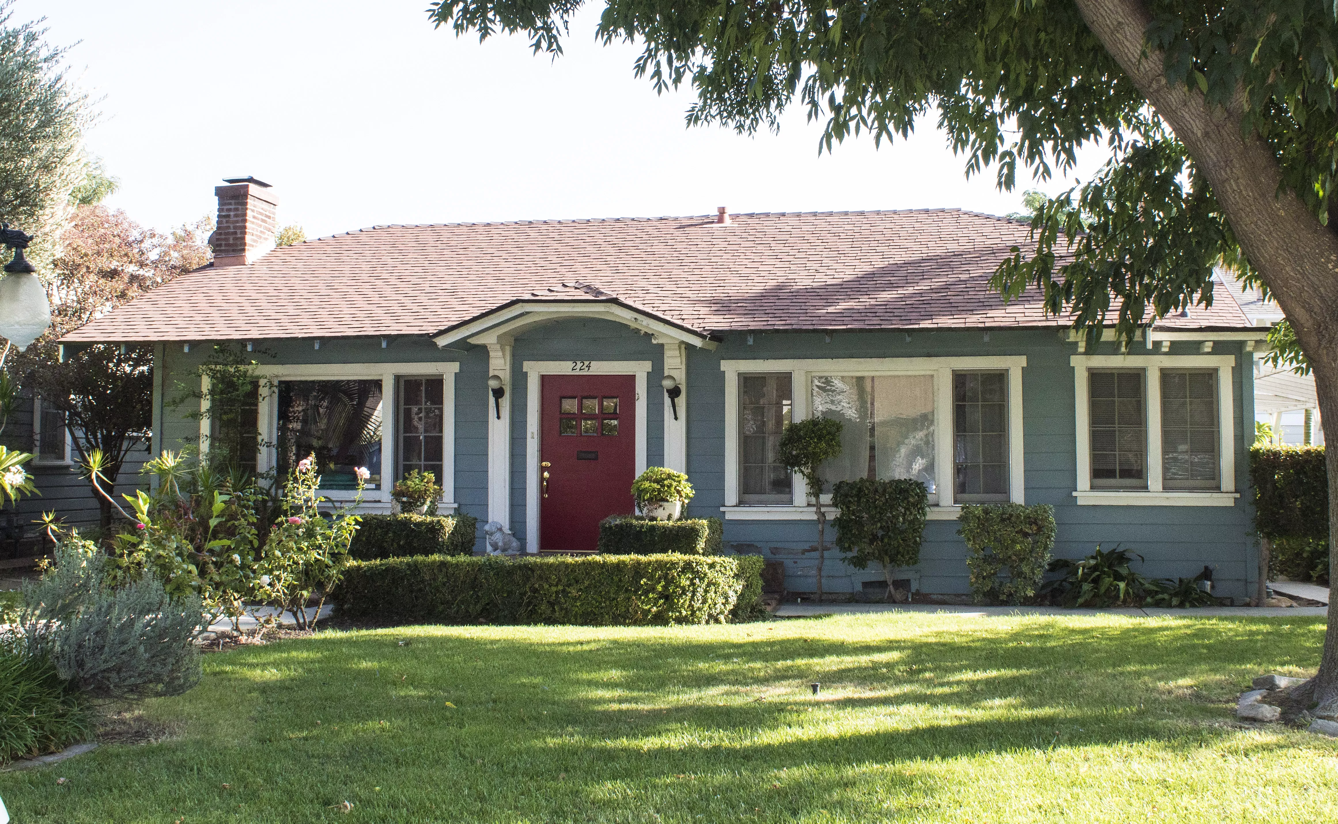 A colored photo of the John Menges House in 2017.