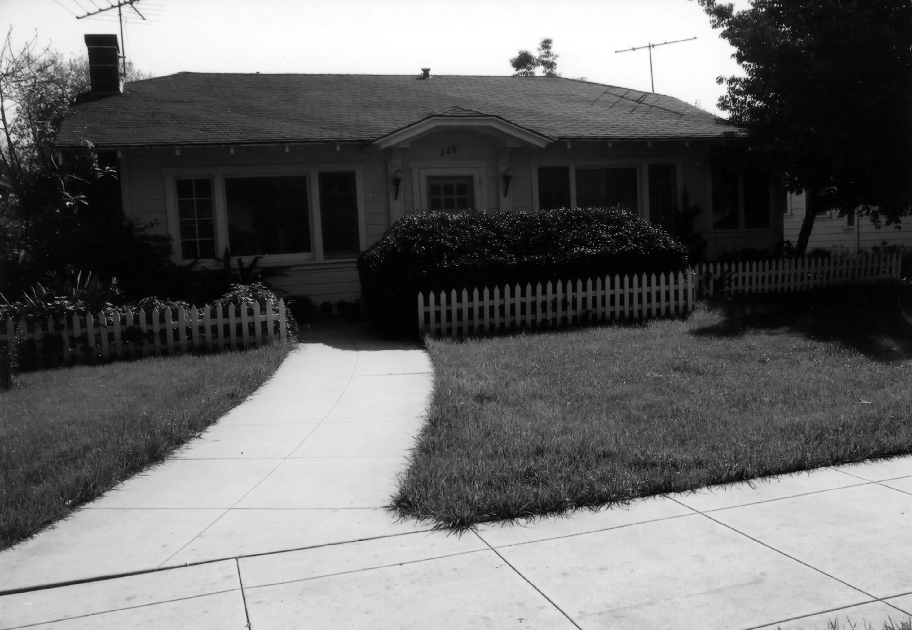 A black and white photograph of the John Menges House for the Historical Building Survey in 1978.