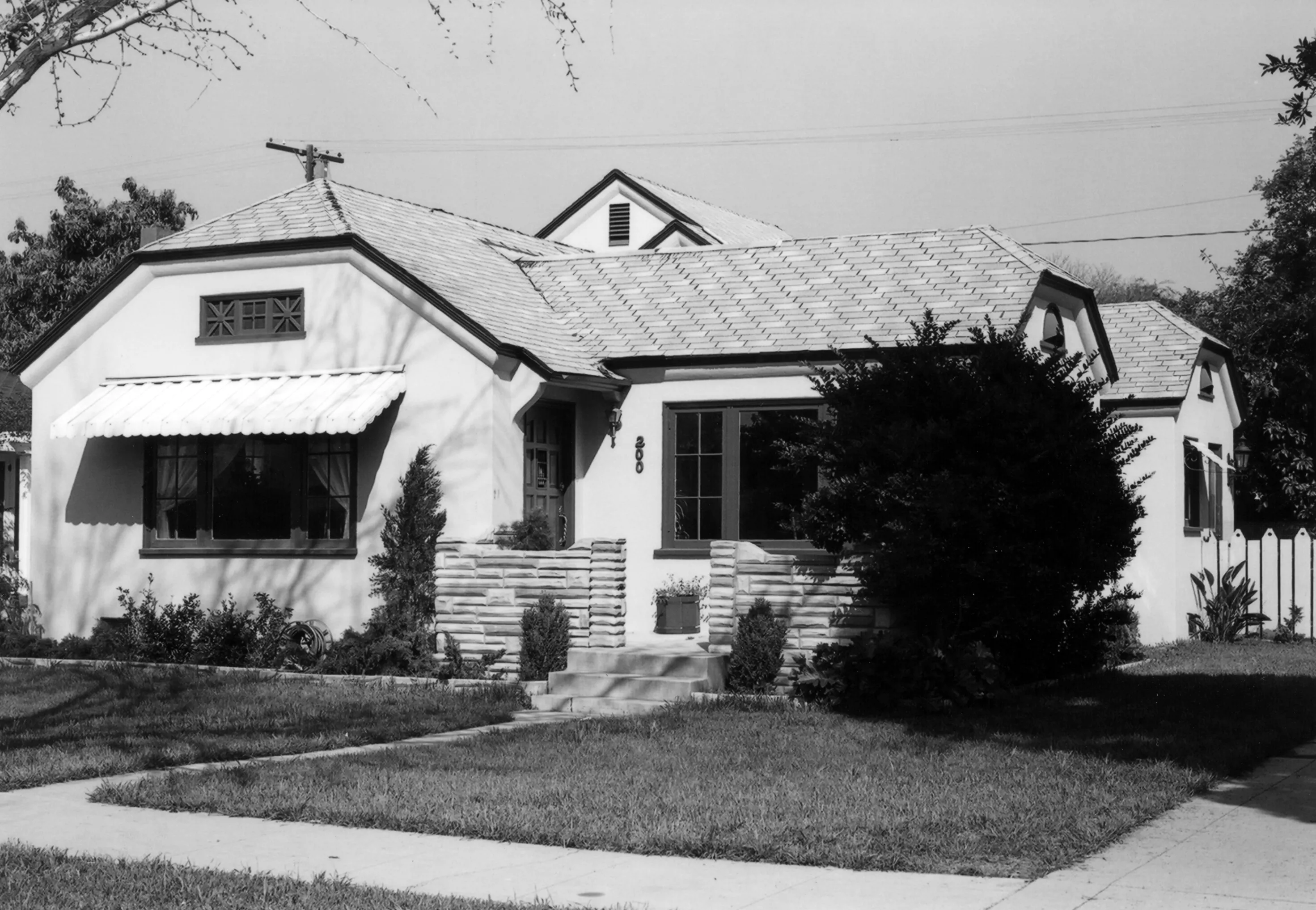 A black and white photograph of the James Naylor - Tom &amp; Kate Dalton House for the Historical Building Survey in 1978.