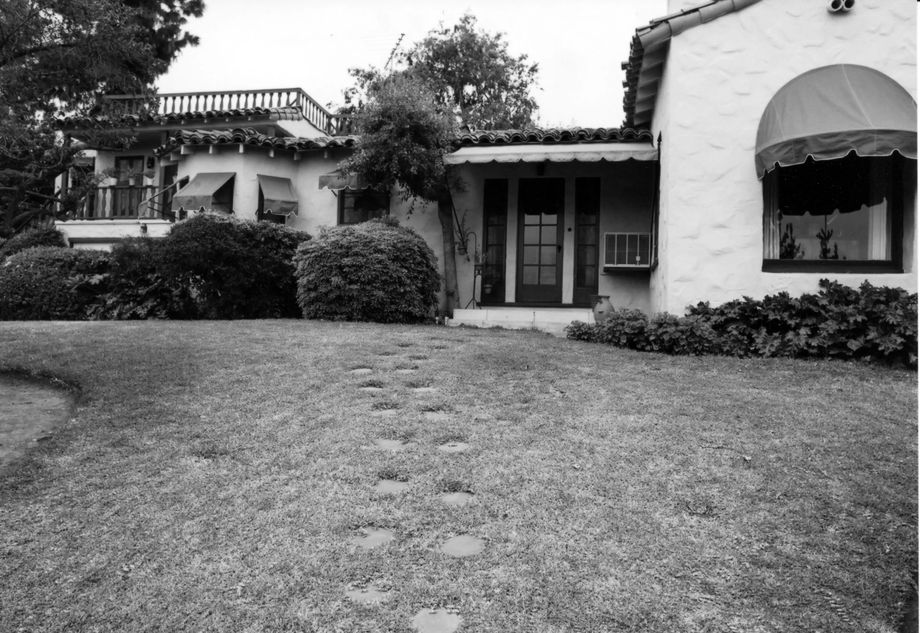 A black and white photograph of the Otto Evans House for the Historical Building Survey in 1978.