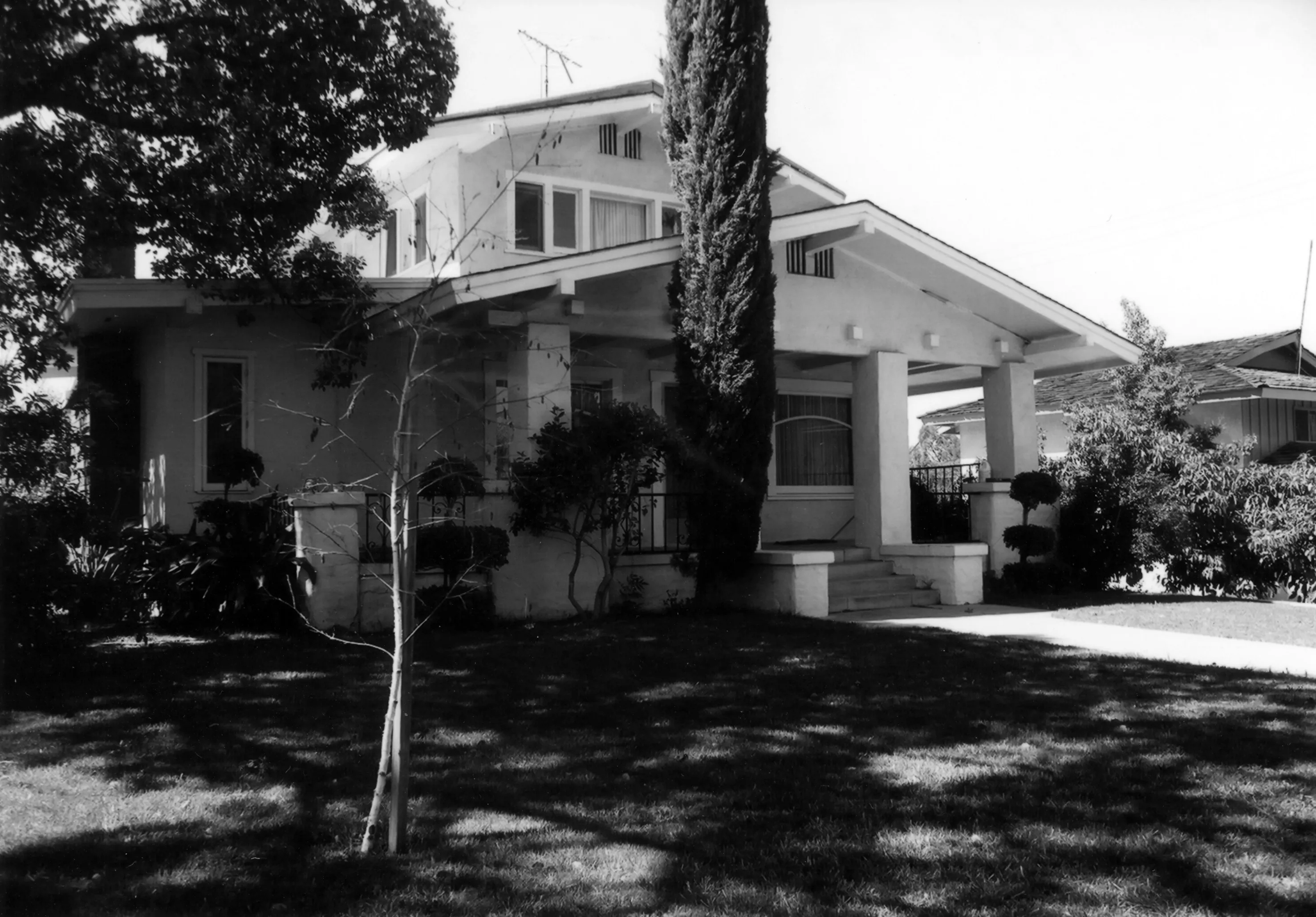 A black and white photograph of the Louis Plummer House for the Historical Building Survey in 1978.