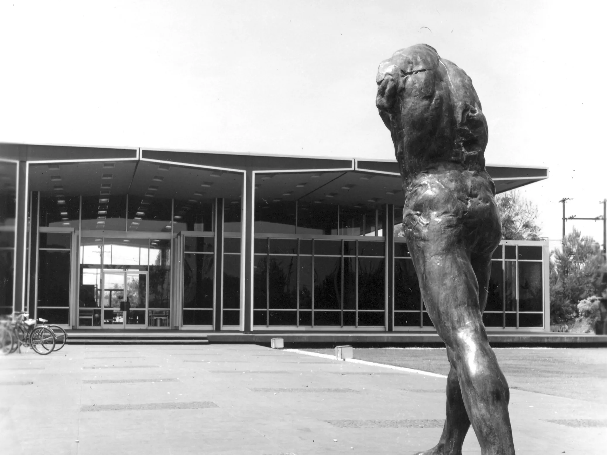 A black and white photograph of the Hunt Library with a sculpture located outside of the building.