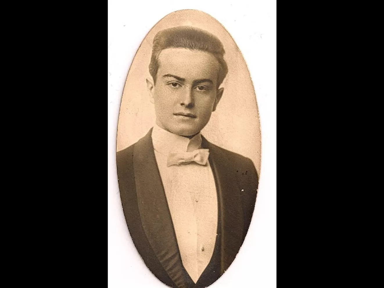 A vintage portrait photograph of Walter Cadman in 1914.