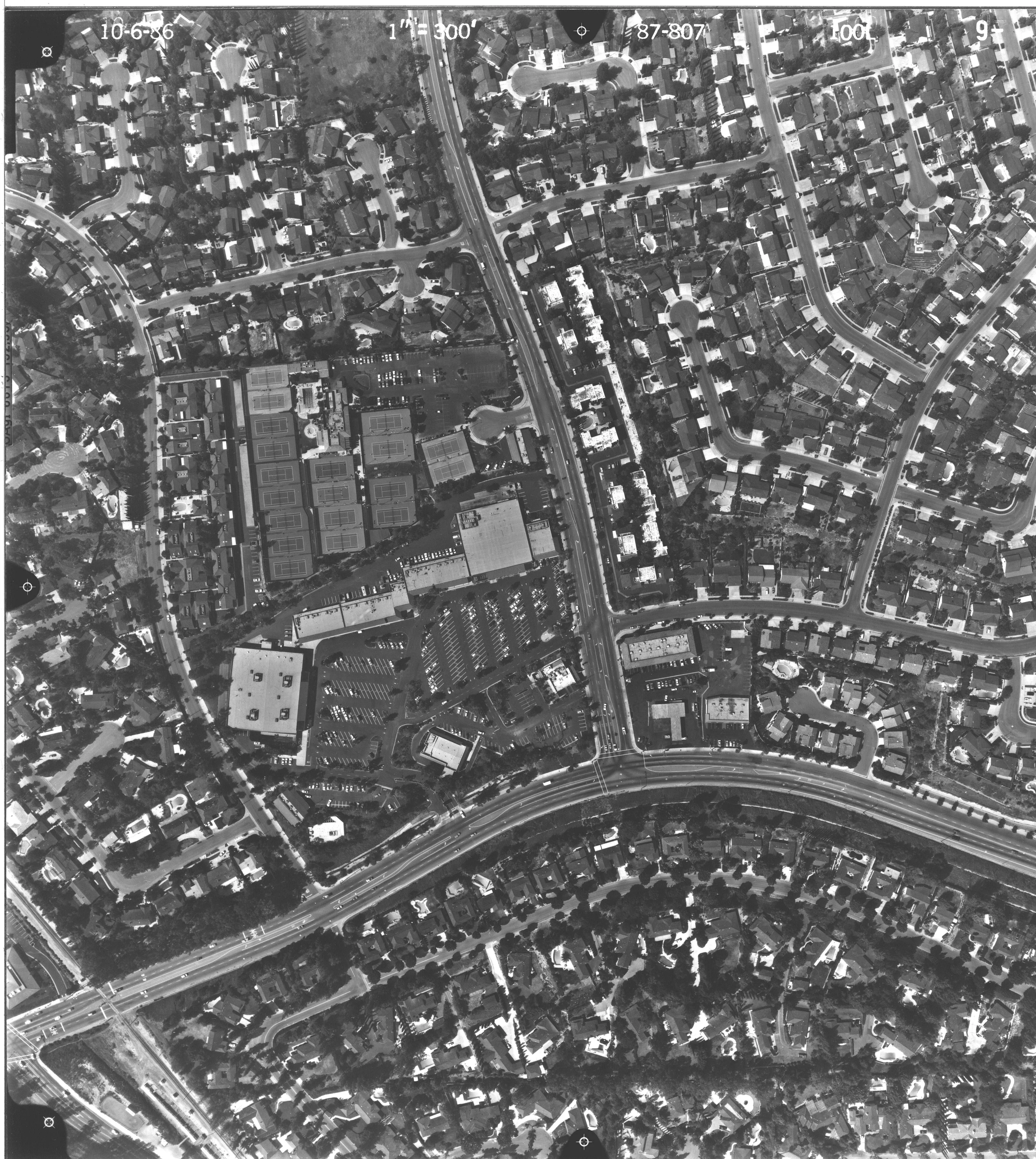 A digital scan of an aerial view of Euclid and Rosecrans (version B) in 1986.