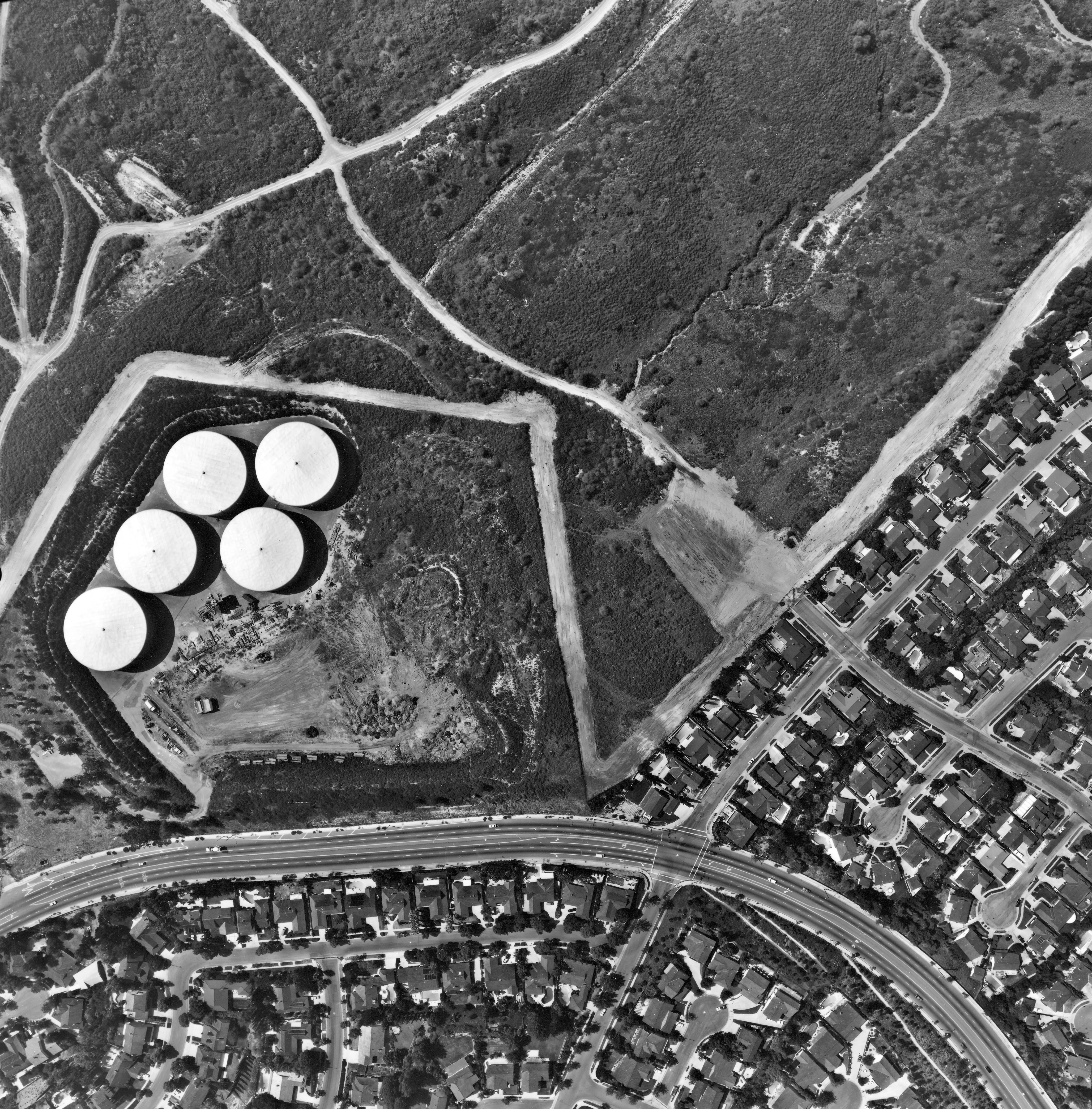 A digital scan of an aerial view of West Coyote Hills and Euclid (version A) in 1986.