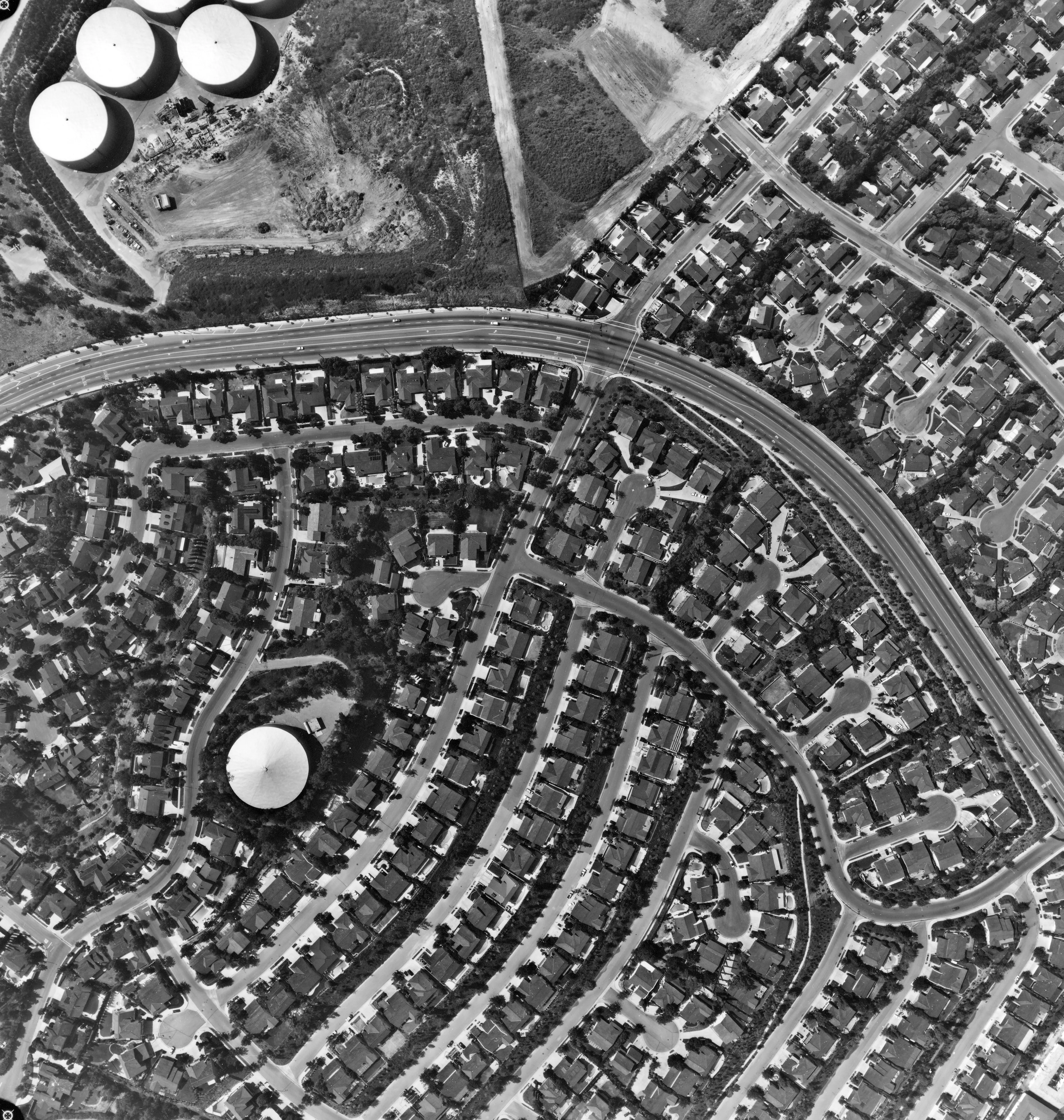 A digital scan of an aerial view of West Coyote Hills and Euclid (version B) in 1986.