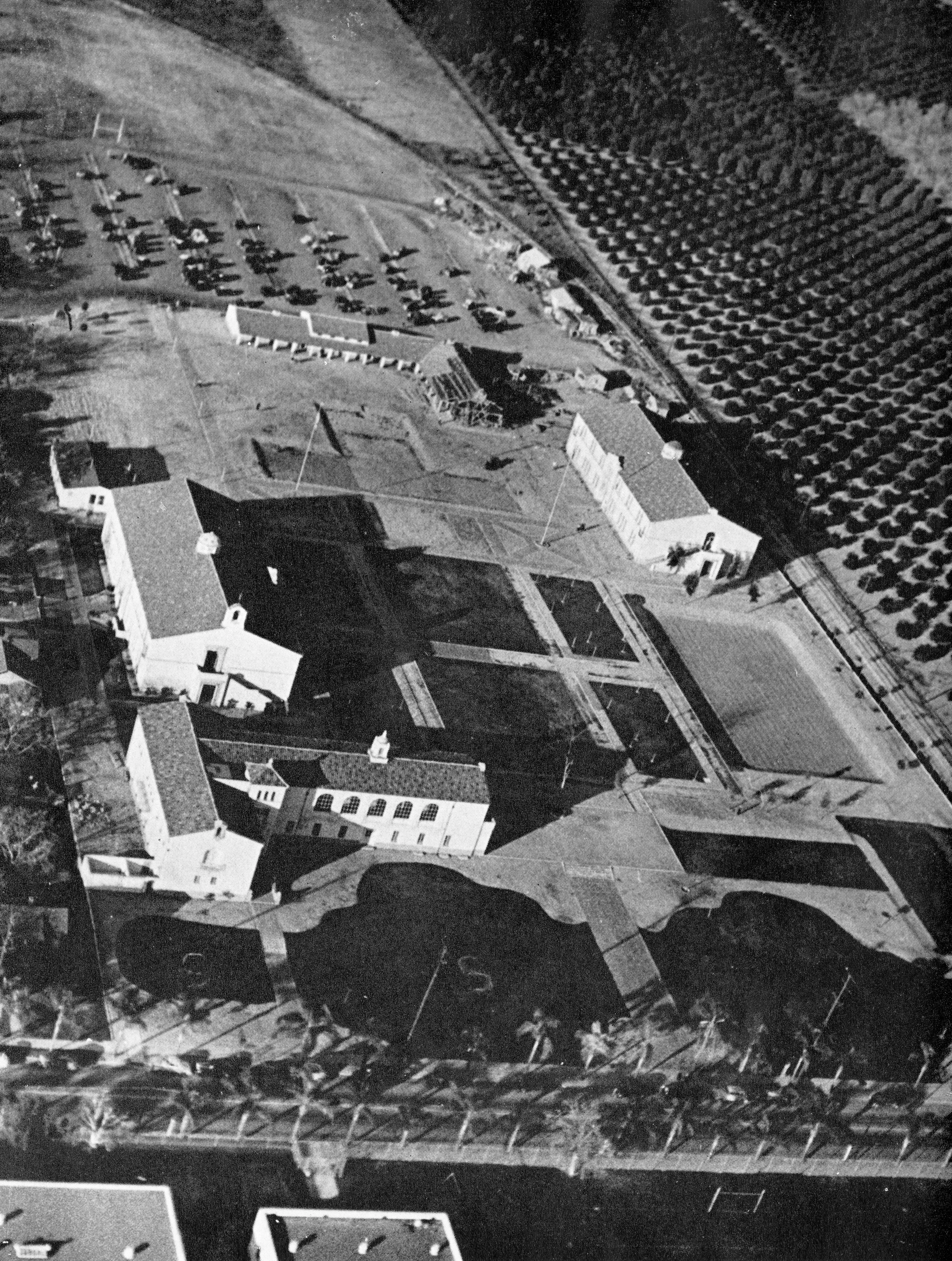 A digital scan of an aerial view of Fullerton College in 1940.