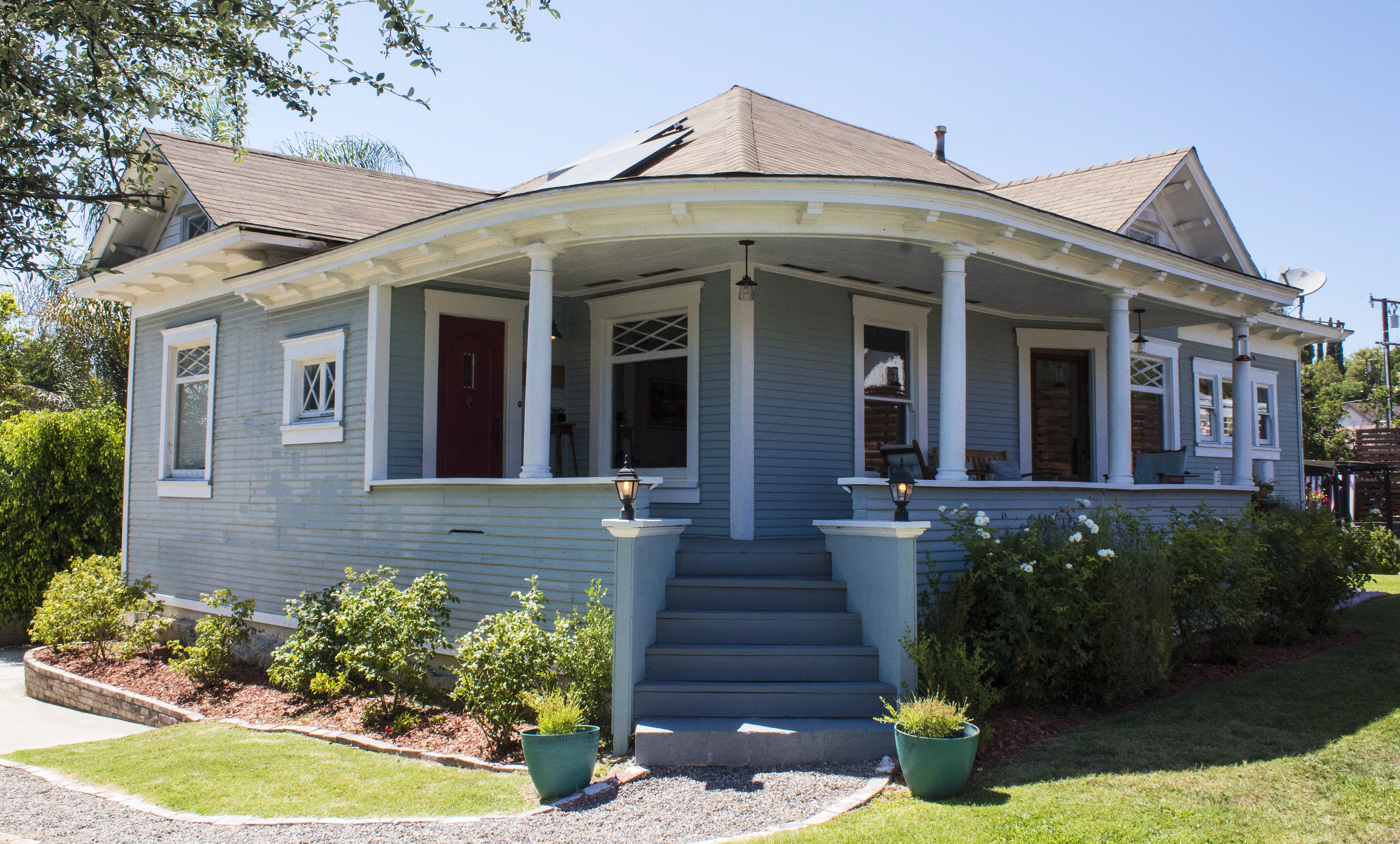 A colored photo of the front view of the Meredith Conway House taken in 2017.