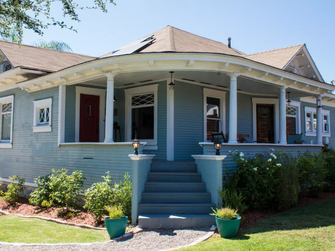 A colored photo of the Meredith Conway House taken in 2017.
