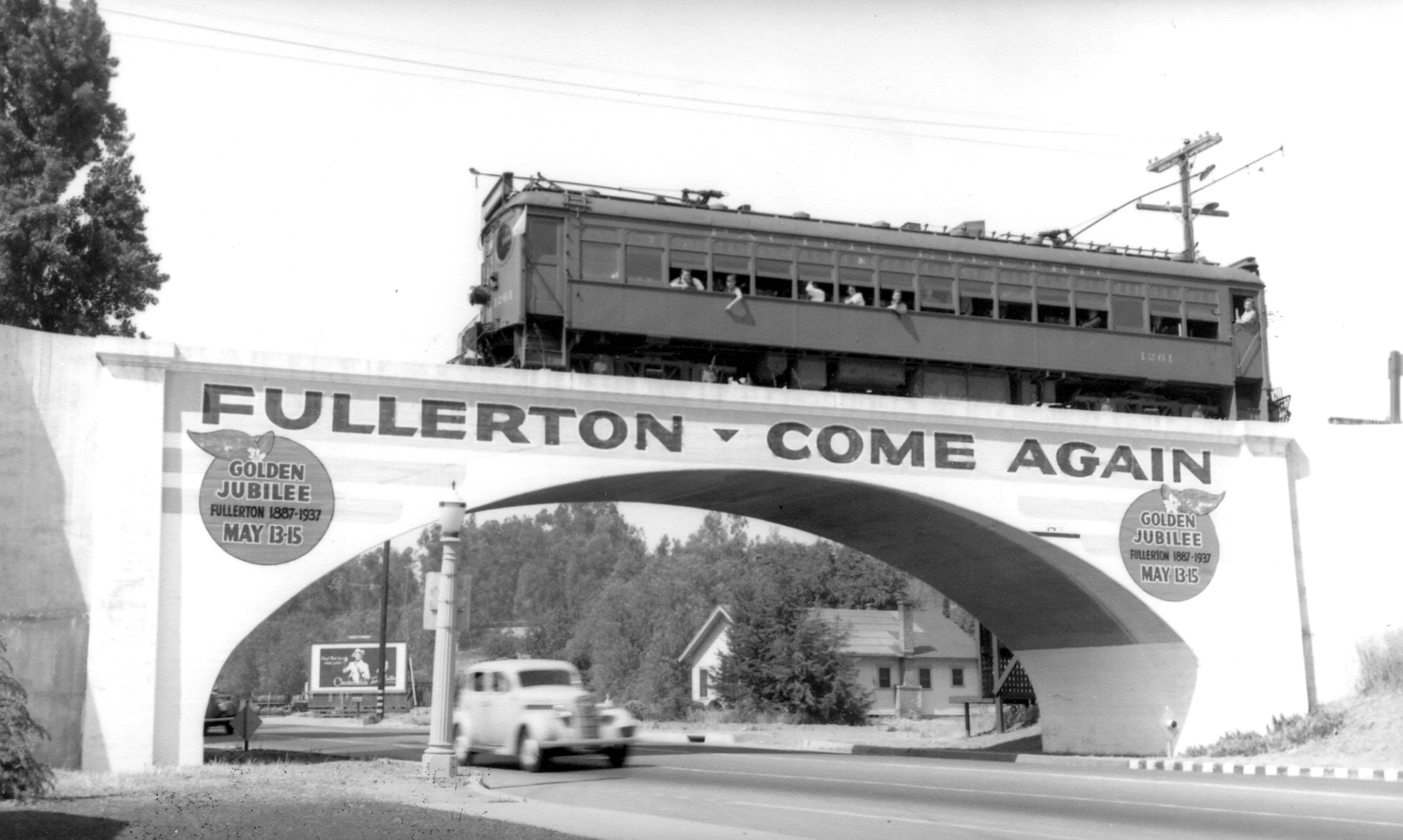 A black and white photograph of the Pacific Electric car crossing the viaduct, taken in 1937.