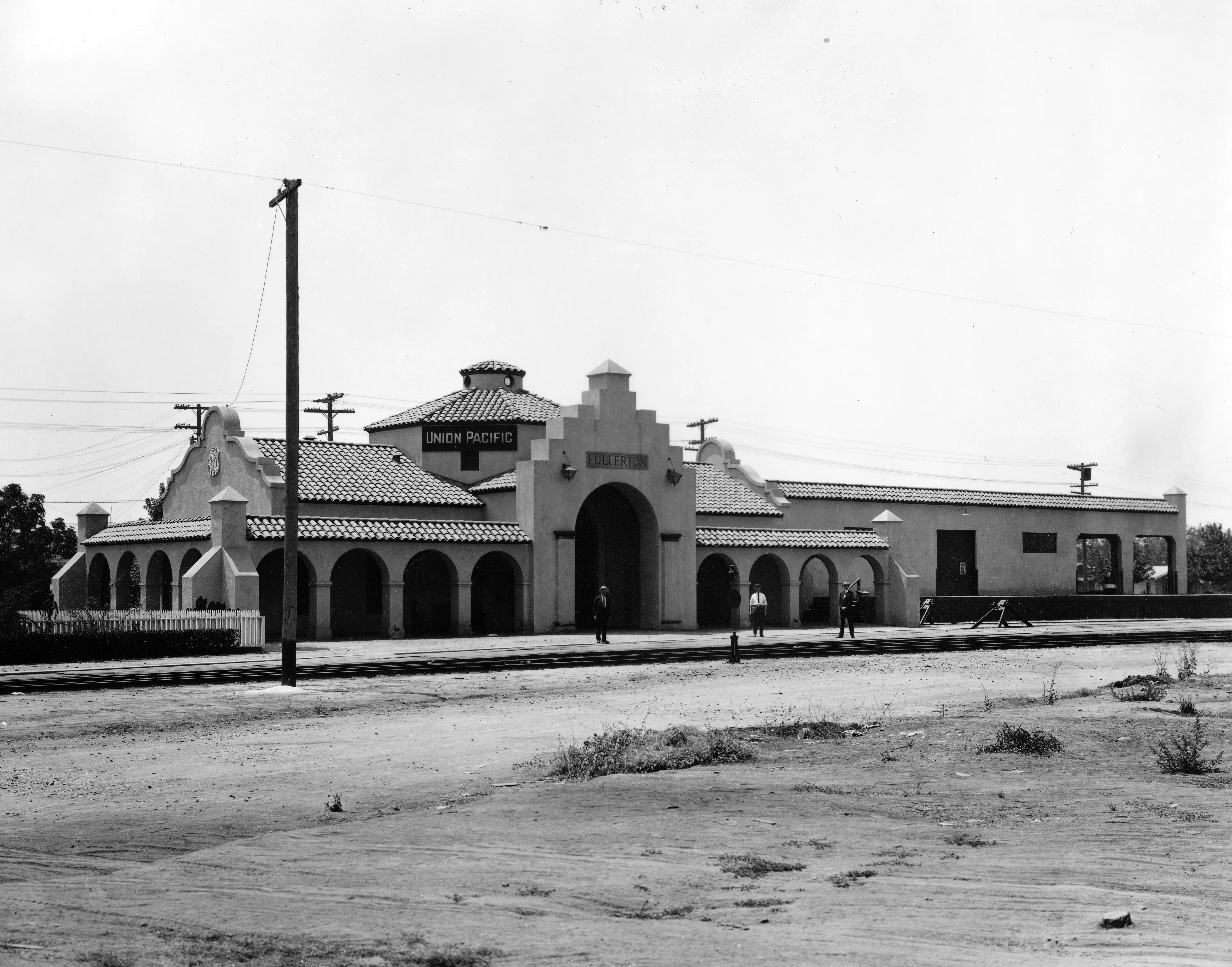 A black and white photo of the Union Pacific Depot in 1927.